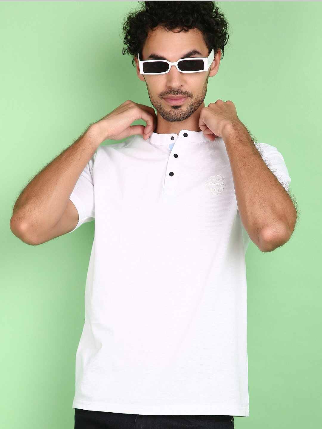 

V-Mart Henley Neck Short Collar T-shirt, White