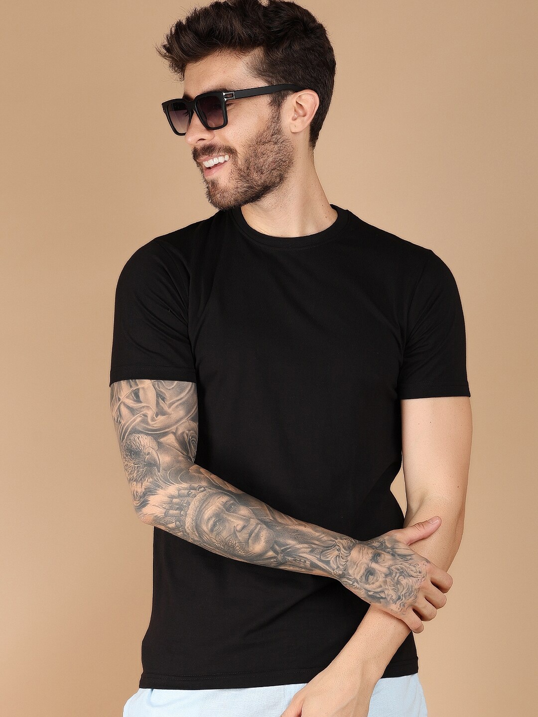 

V-Mart Round Neck Short Sleeves Slim Fit Cotton T-shirt, Black