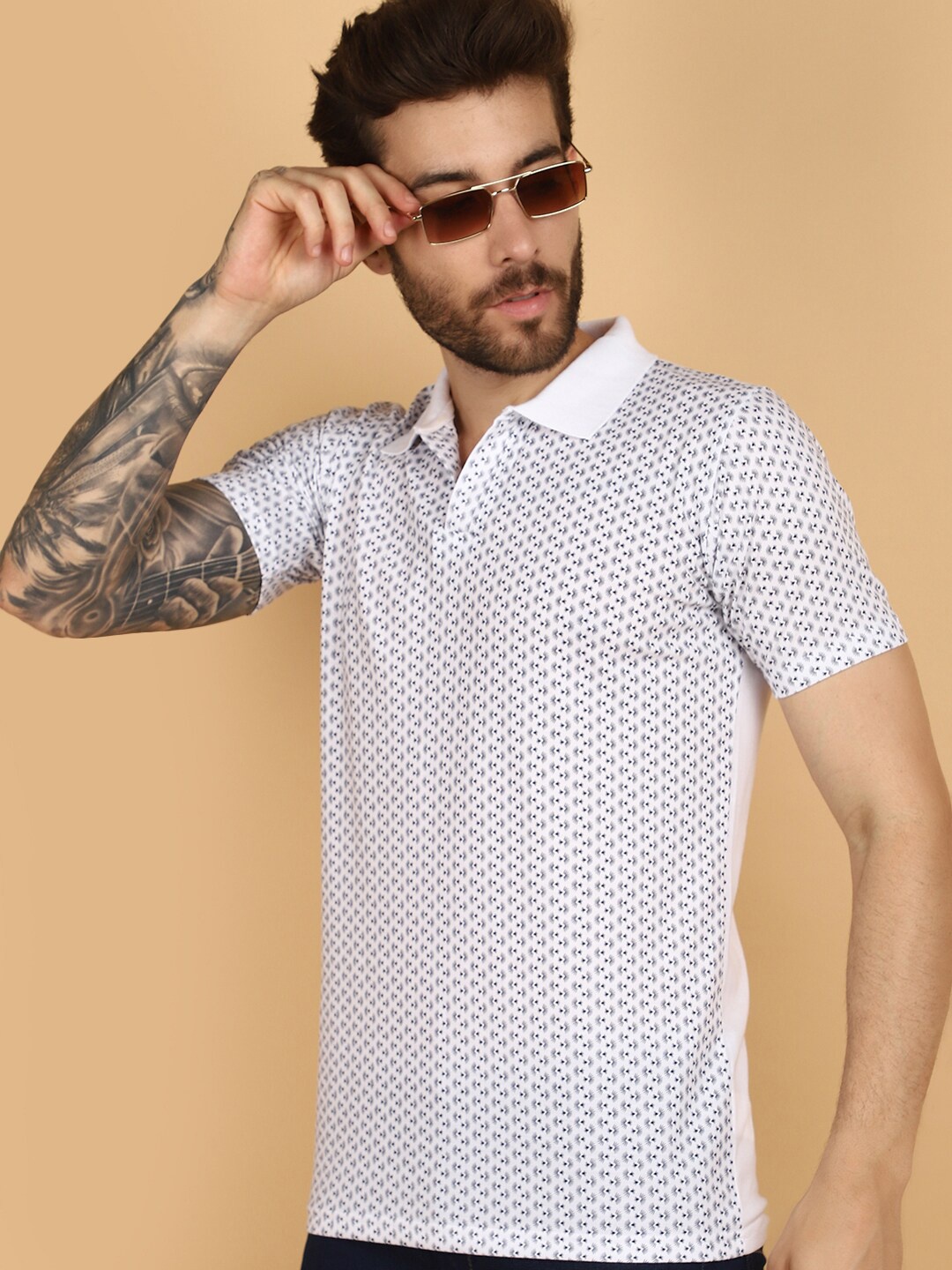 

V-Mart Printed Polo Collar Slim Fit T-shirt, White