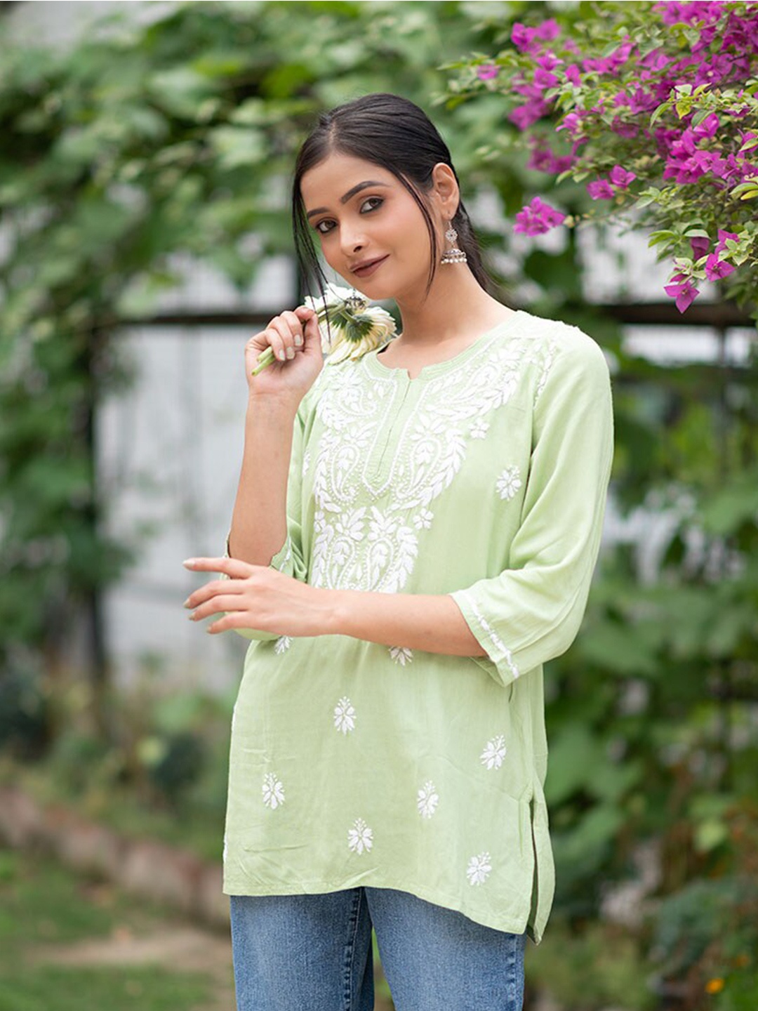

Rangreza Ethnic Floral Embroidered Kurti, Green