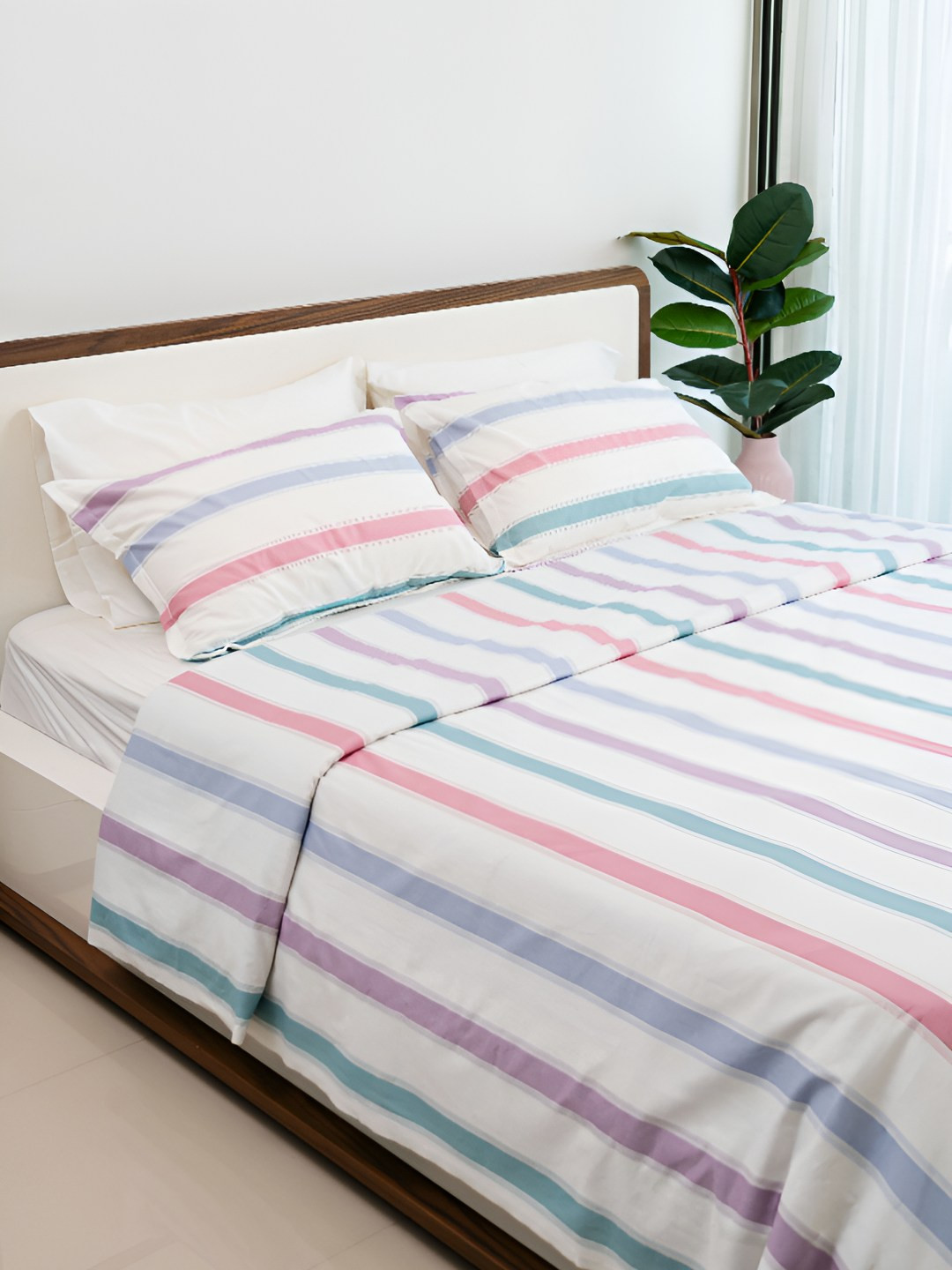 

haus & kinder White & Blue Geometric 186 TC Pure Cotton Queen Bedsheet & 2 Pillow Covers