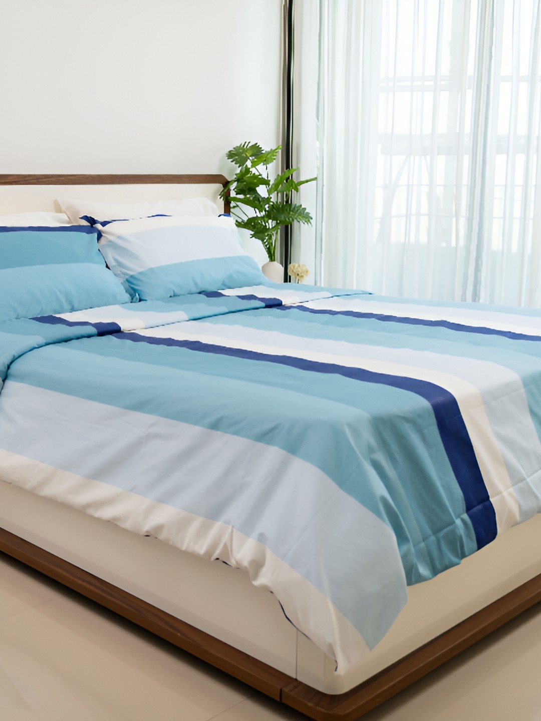 

haus & kinder White & Blue Striped 186 TC Pure Cotton Queen Bedsheet With 2 Pillow Covers