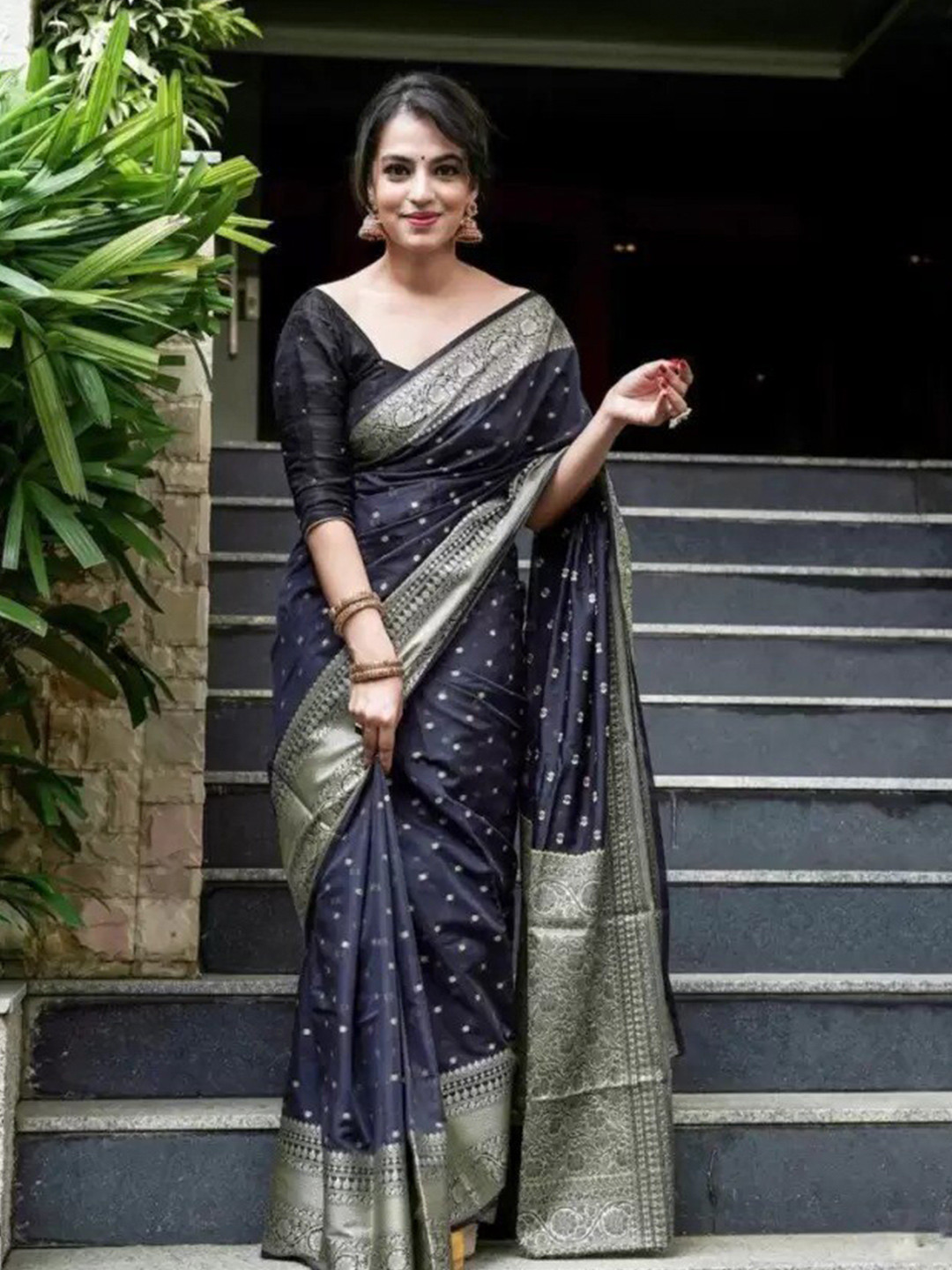 

AADVIKA Woven Design Zari Pure Silk Kanjeevaram Saree, Black