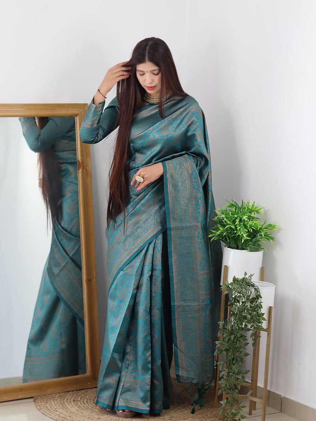 

AADVIKA Woven Design Zari Pure Silk Kanjeevaram Saree, Blue