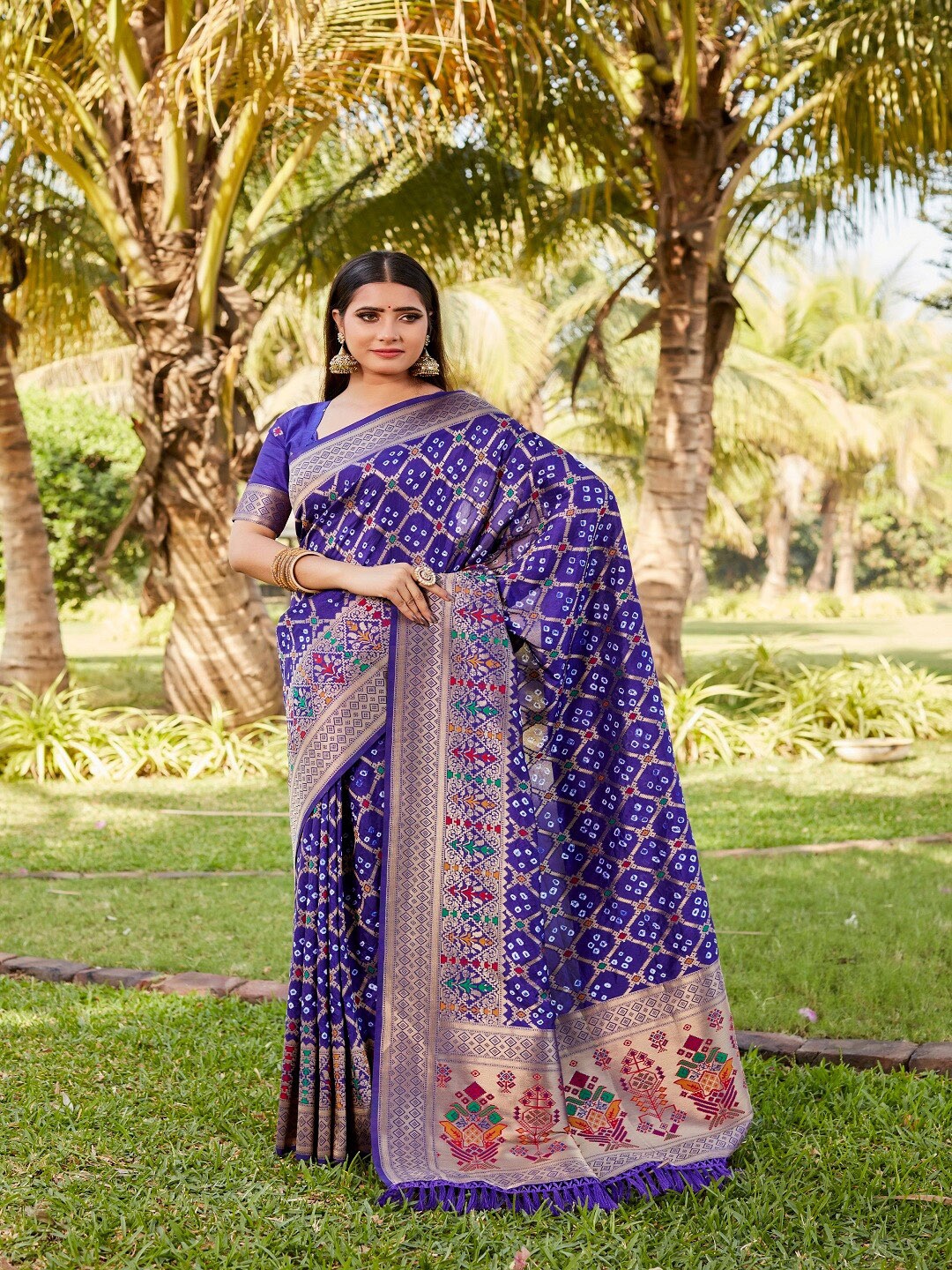 

WELL TEX Woven Design Silk Blend Bandhani Saree, Purple