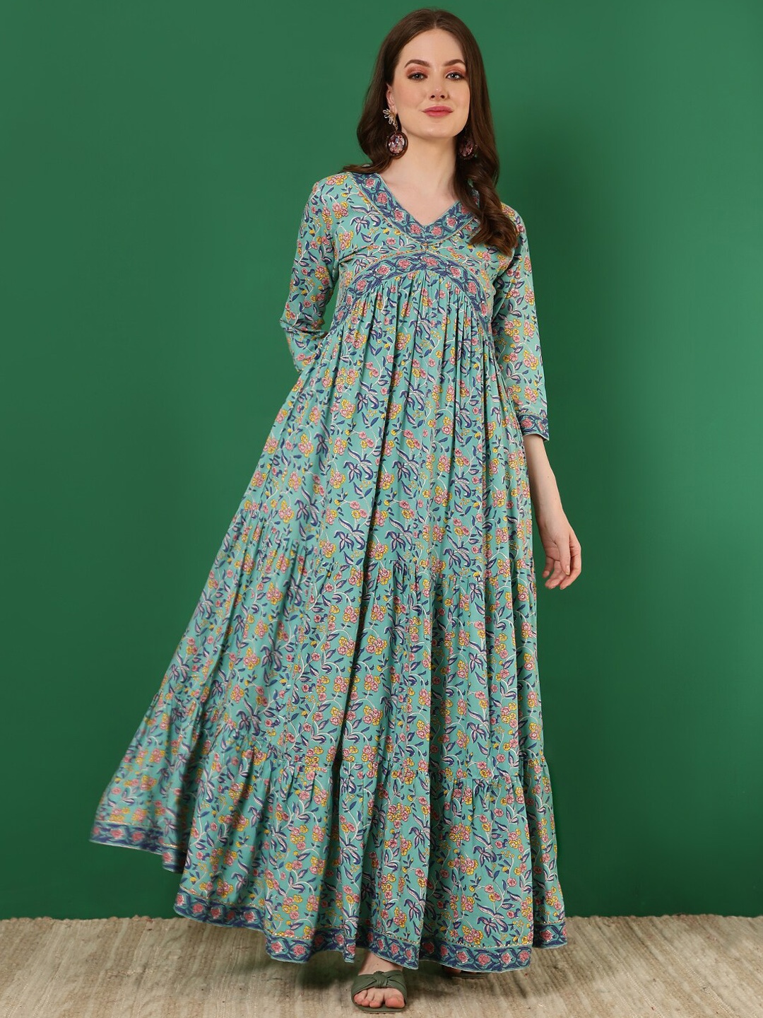 

GLAM ROOTS V Neck Floral Printed Gotta Patti Tiering Anarkali Kurta, Green