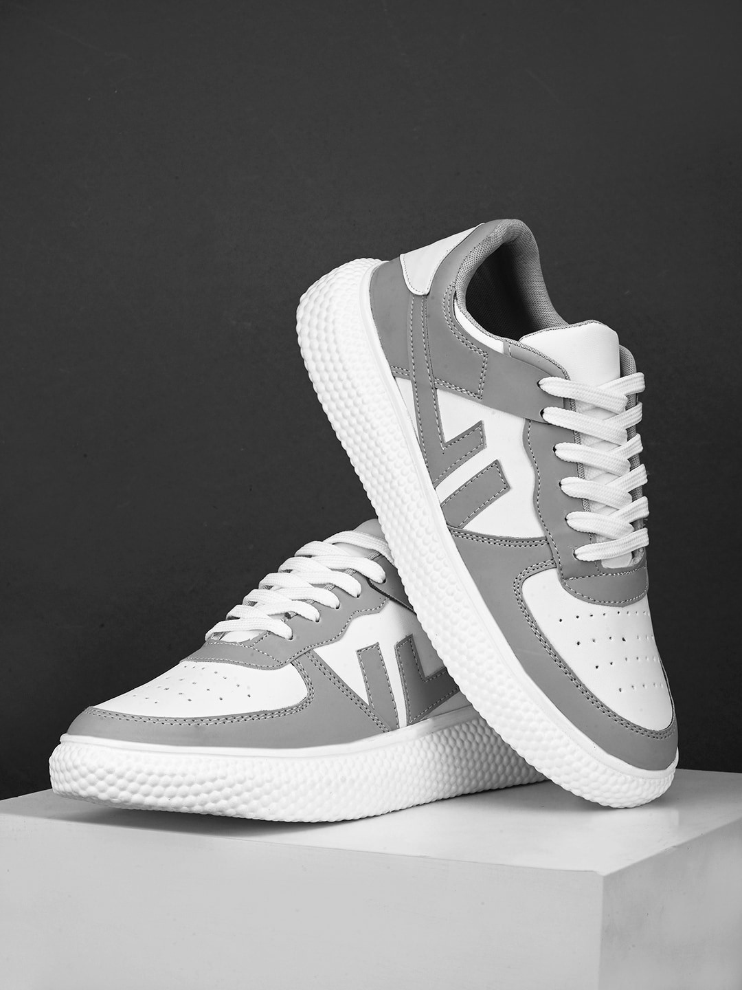

HERE&NOW Men Colourblocked Sneakers, White