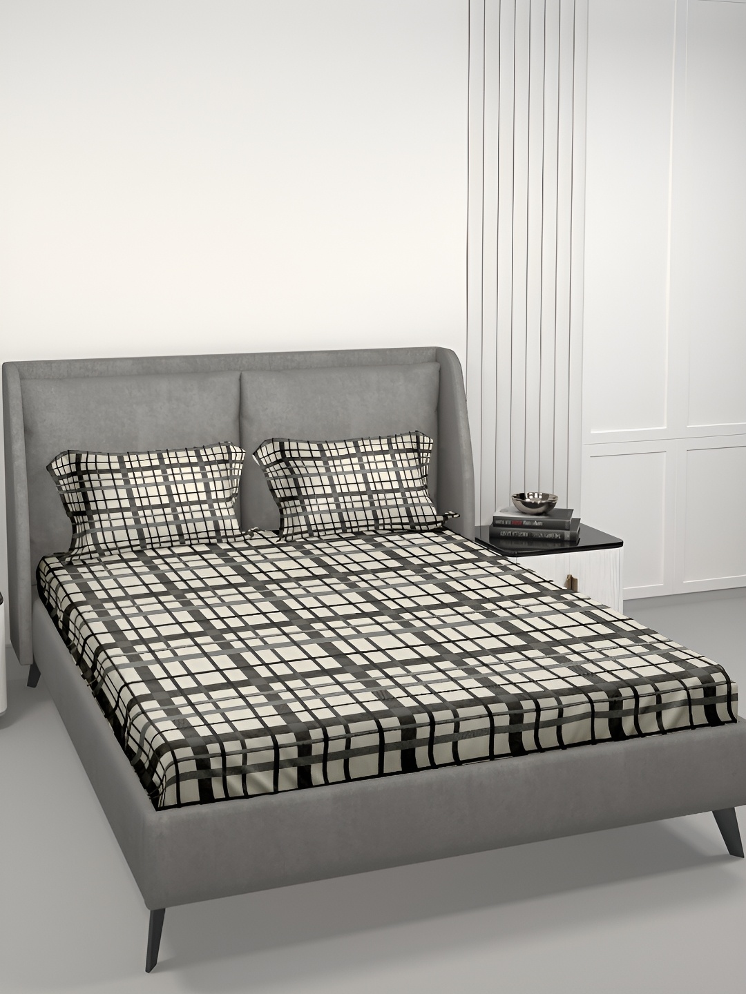 

Aura EasyLiving Black & Cream Geometric Cotton 180 TC King Bedsheet With 2 Pillow Covers