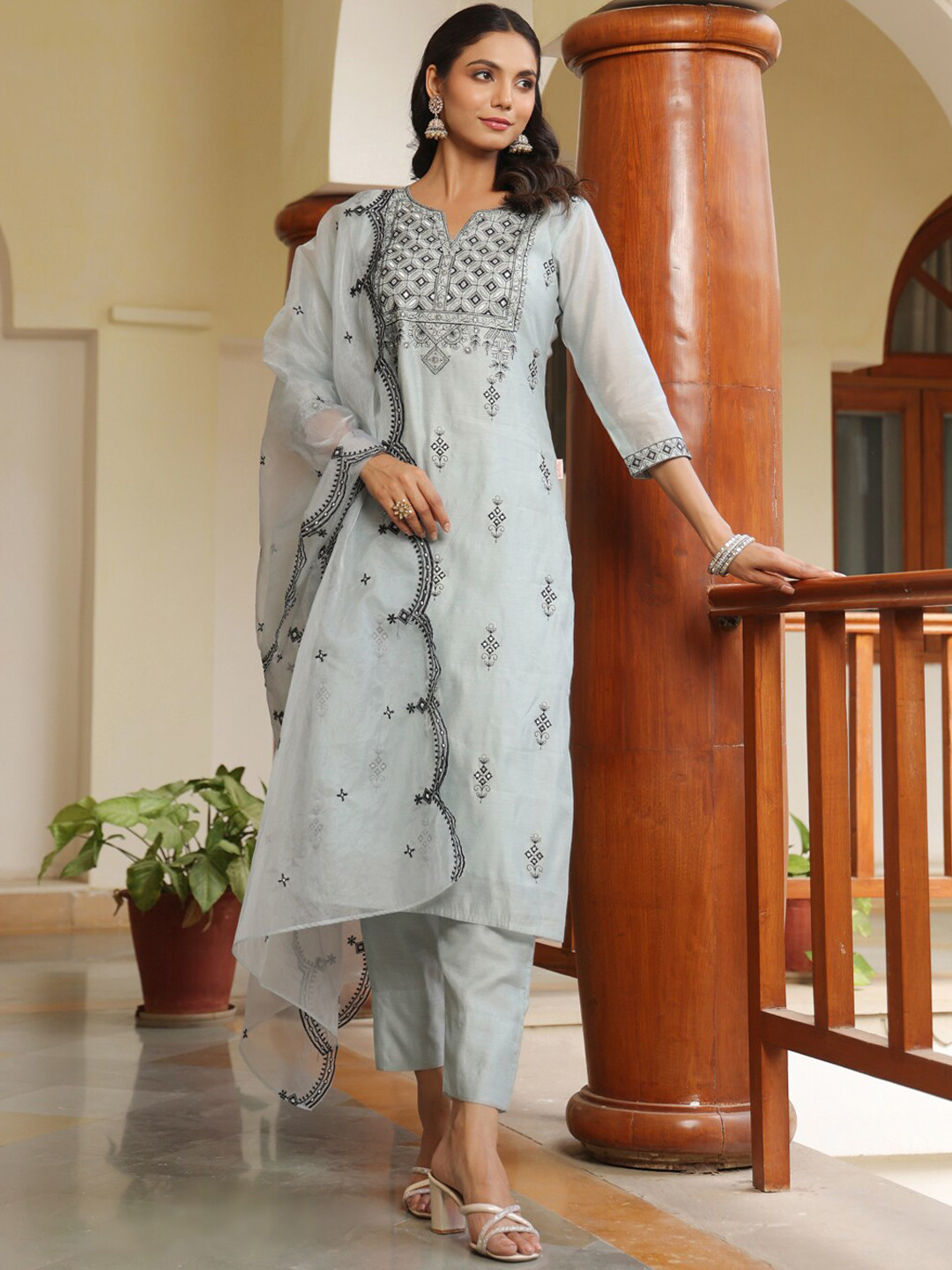 

KALINI Embroidered Regular Thread Work Kurta with Trousers & With Dupatta, Grey
