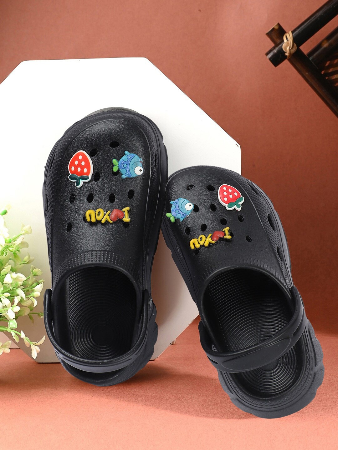 

The Roadster Lifestyle Co. Women Printed Clogs, Black