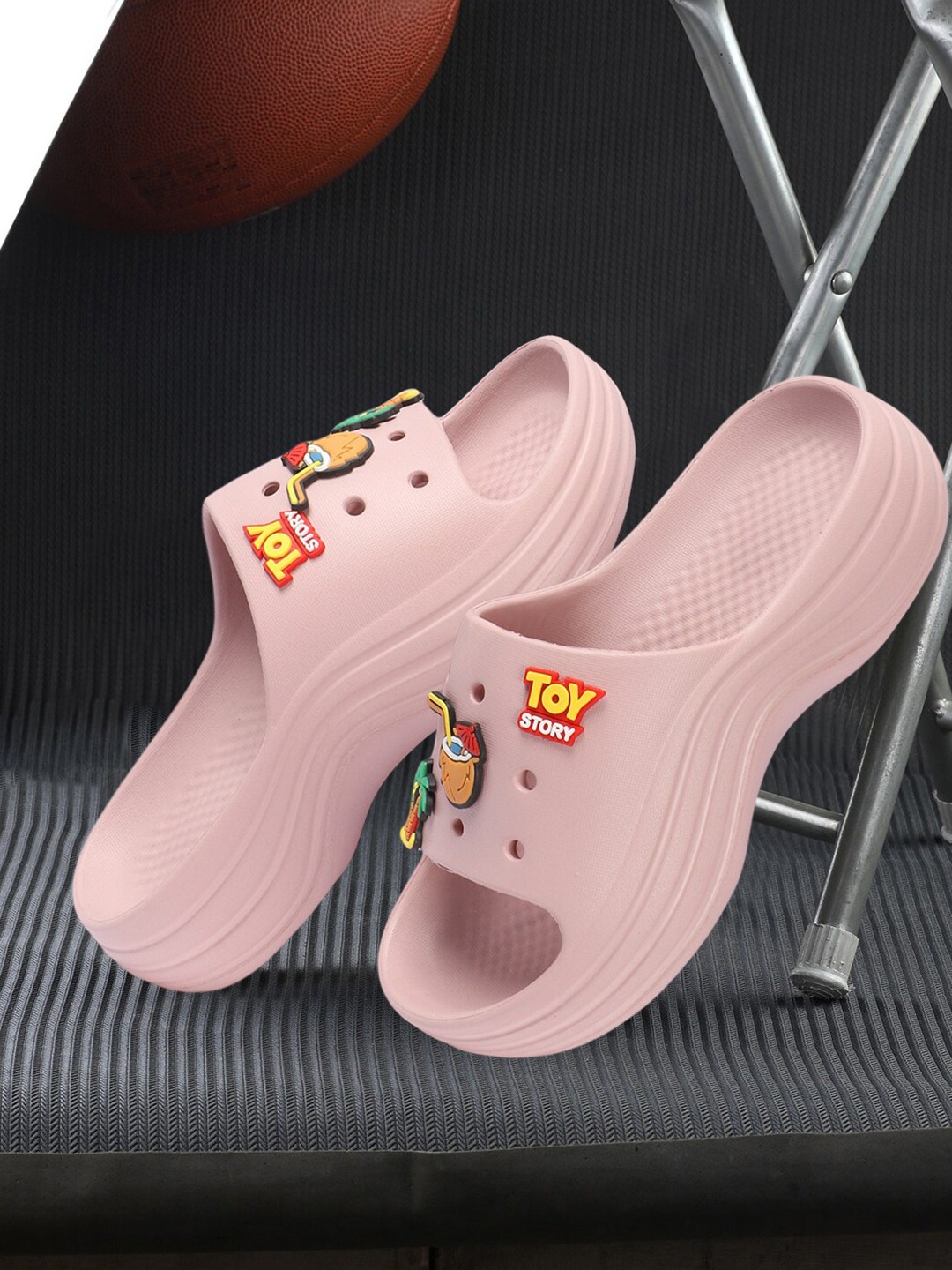 

The Roadster Lifestyle Co. Women Printed Sliders, Pink