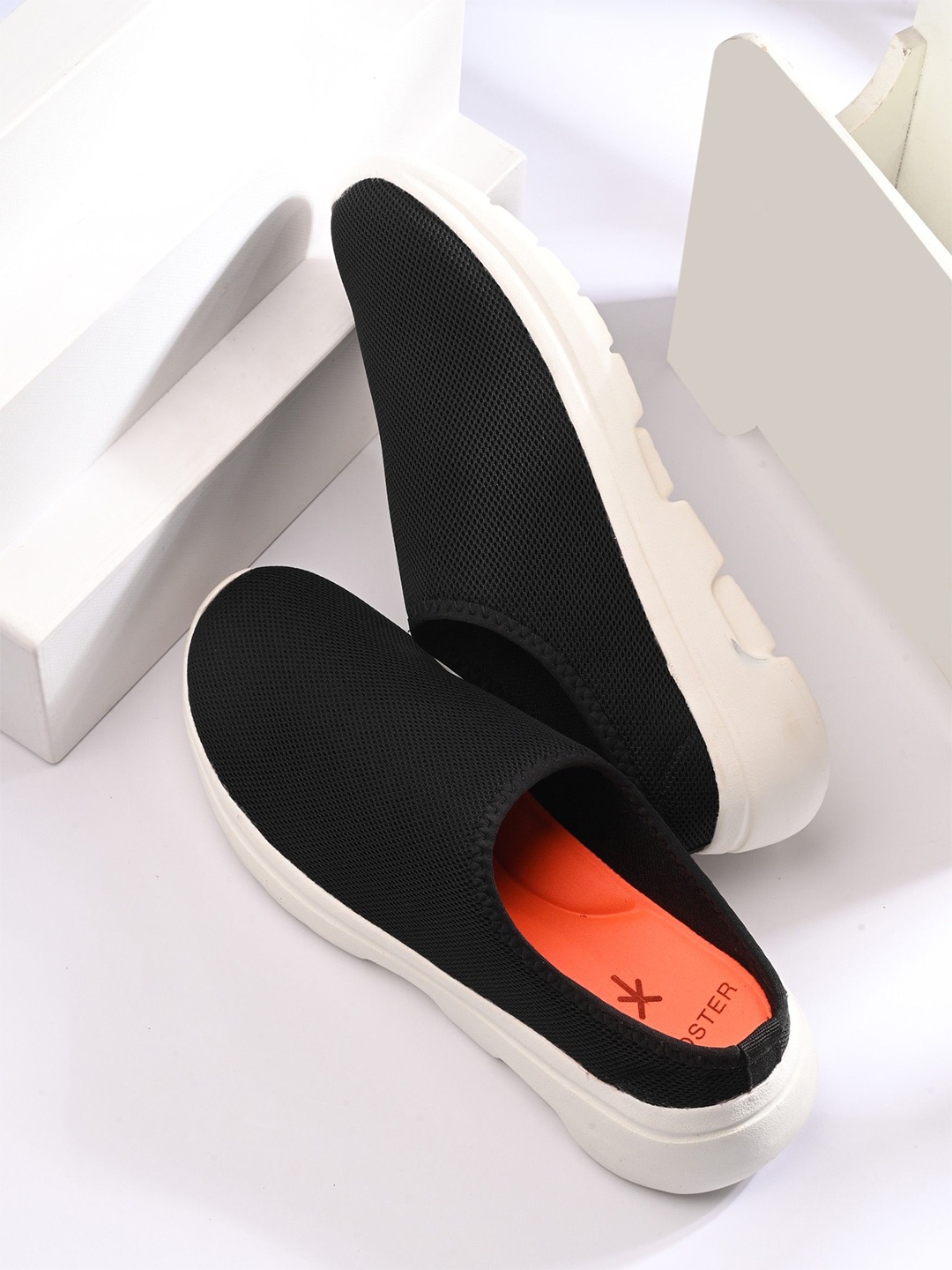 

Roadster Men Textured Slip-On Sneakers, Black