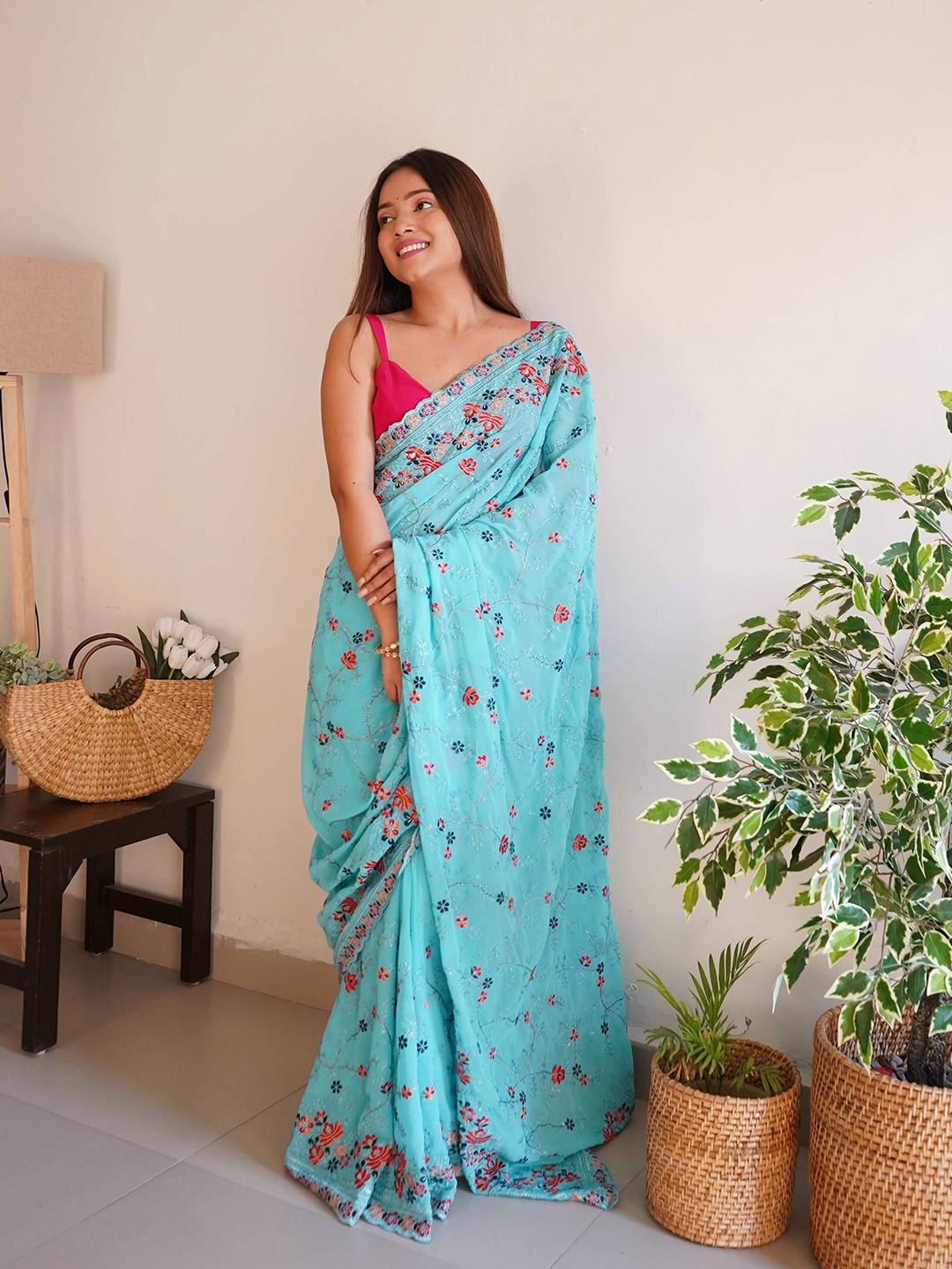 

DEVATITHI Floral Poly Georgette Saree, Blue