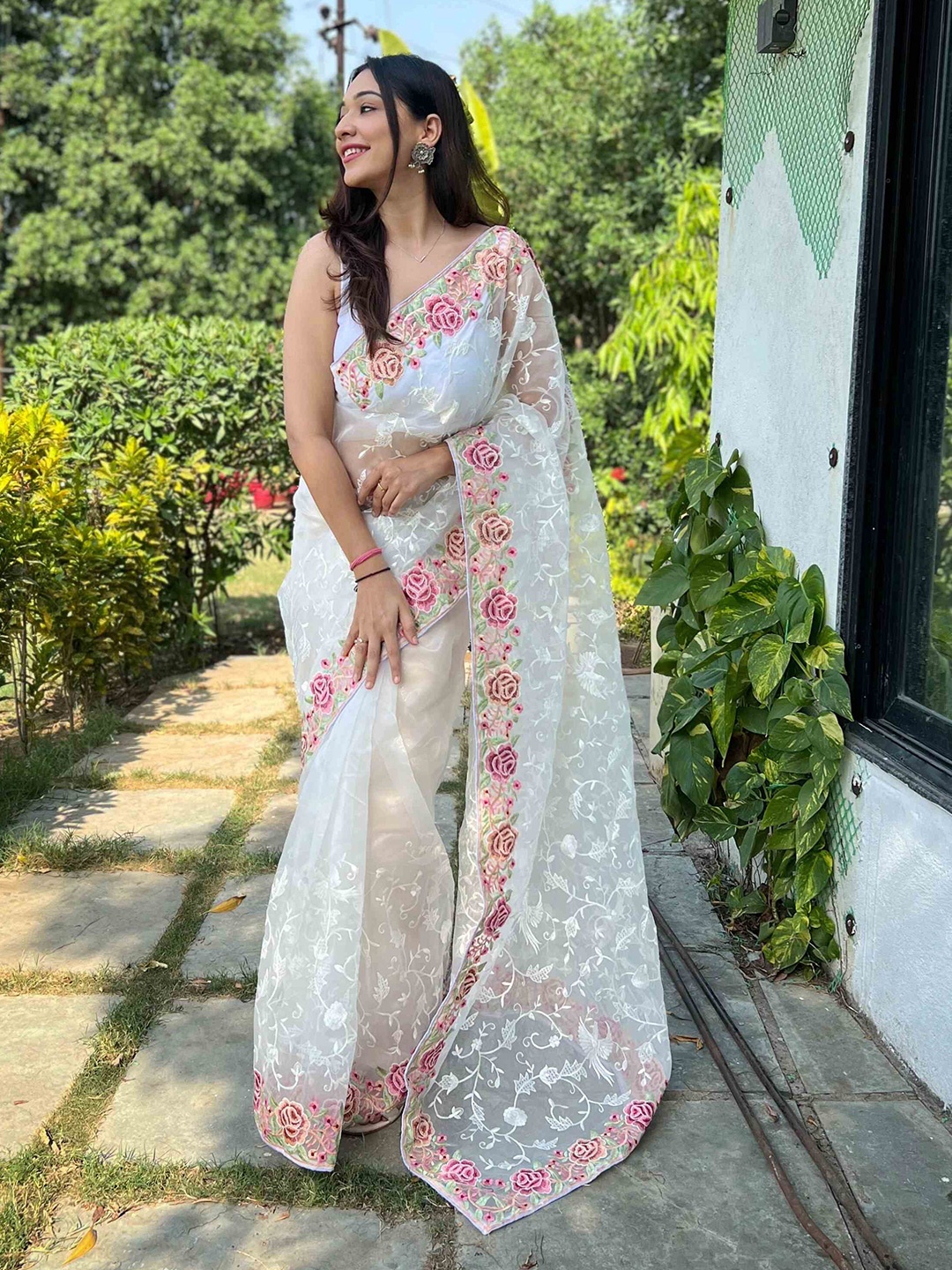 

DEVATITHI Ethnic Motifs Embroidered Organza Saree, White