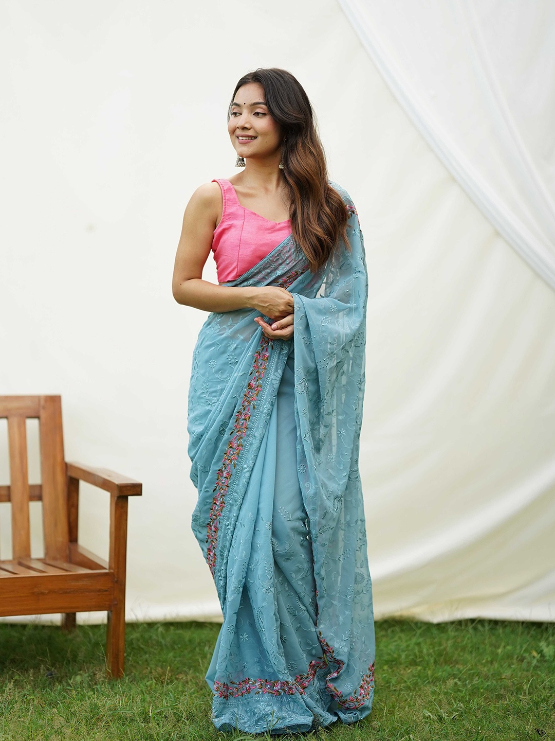 

DEVATITHI Floral Embroidered Poly Georgette Saree, Blue
