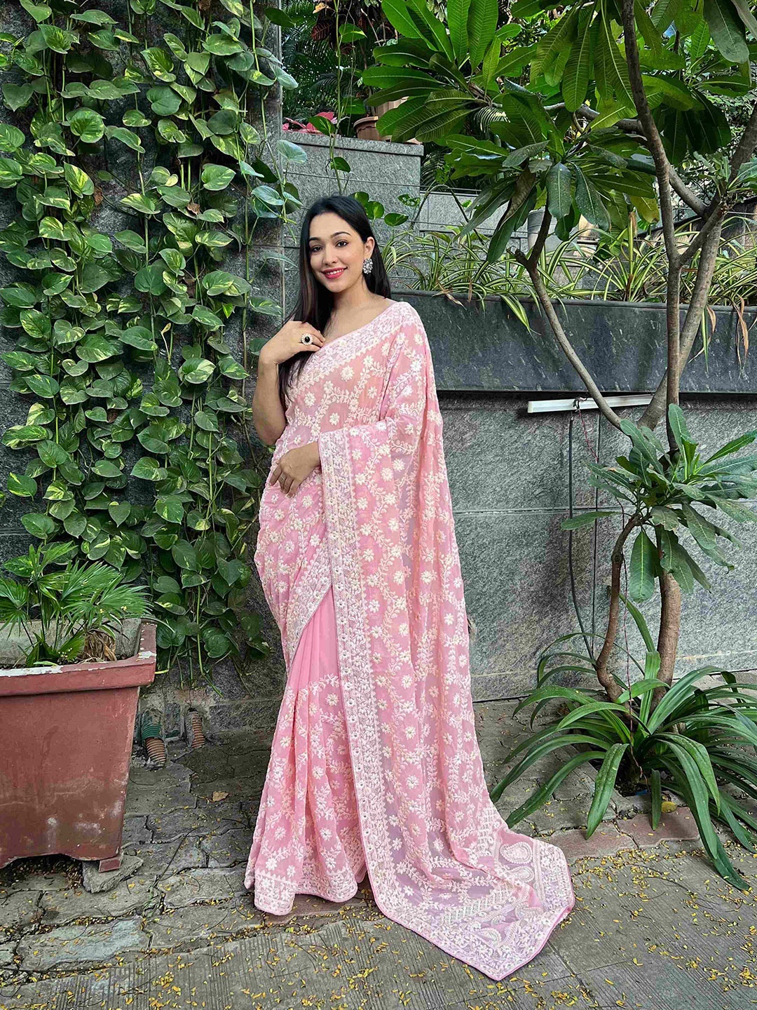 

DEVATITHI Floral Embroidered Poly Georgette Saree, Pink