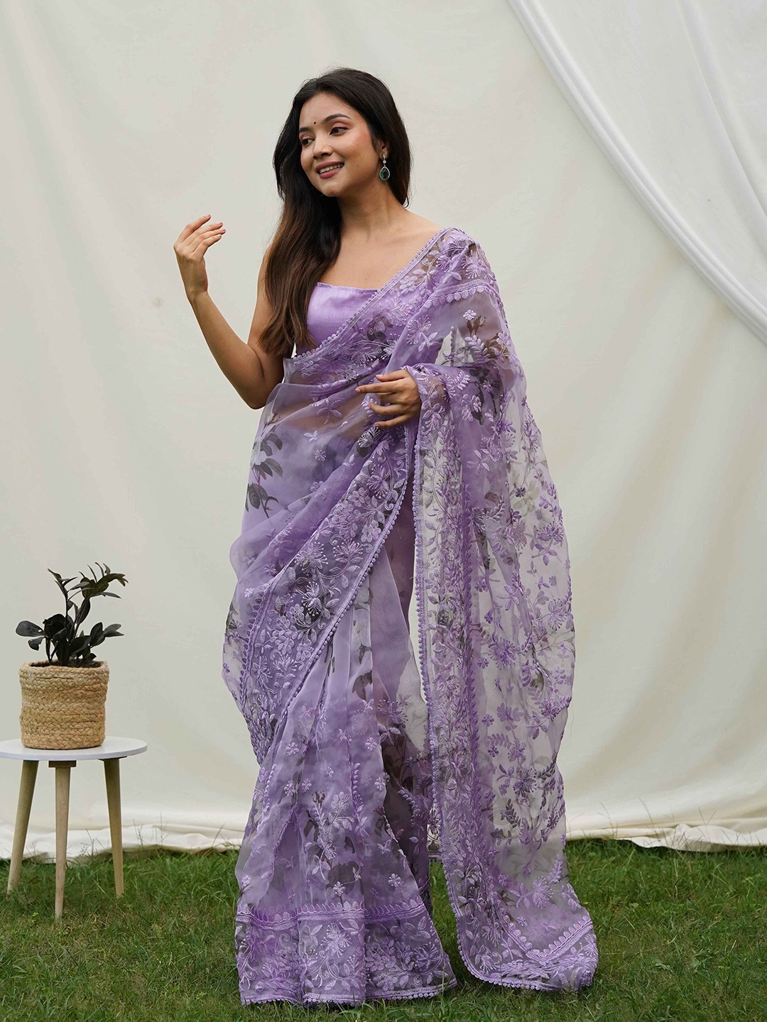 

DEVATITHI Embellished Embroidered Organza Saree, Purple