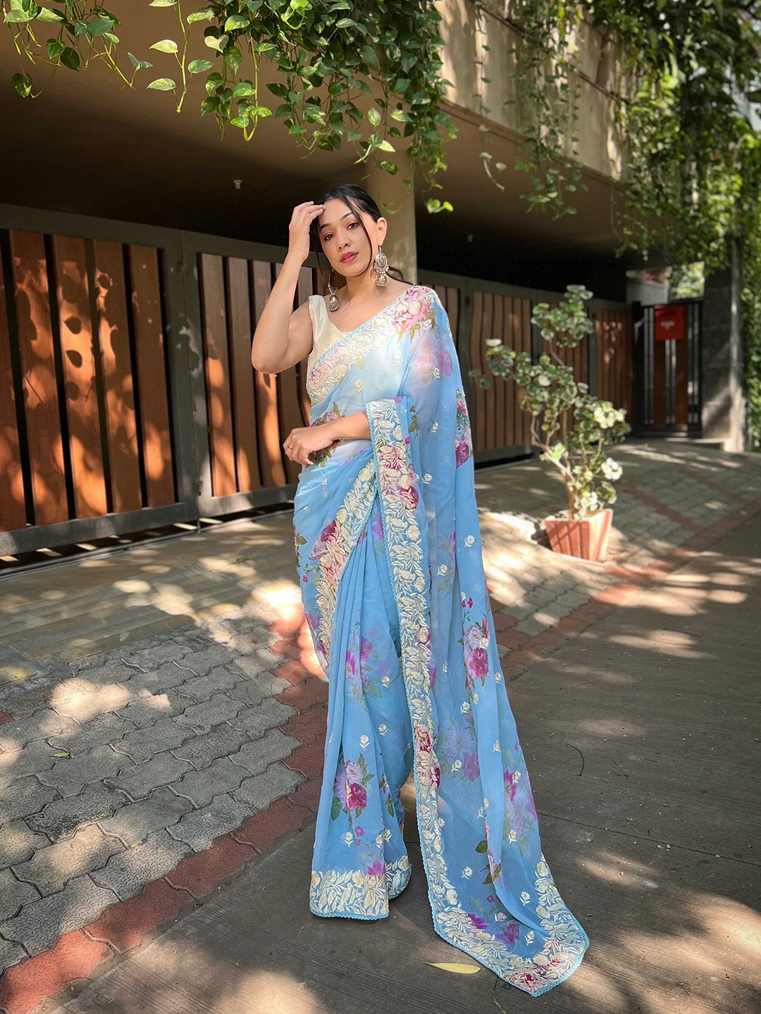 

DEVATITHI Floral Embroidered Poly Georgette Saree, Navy blue