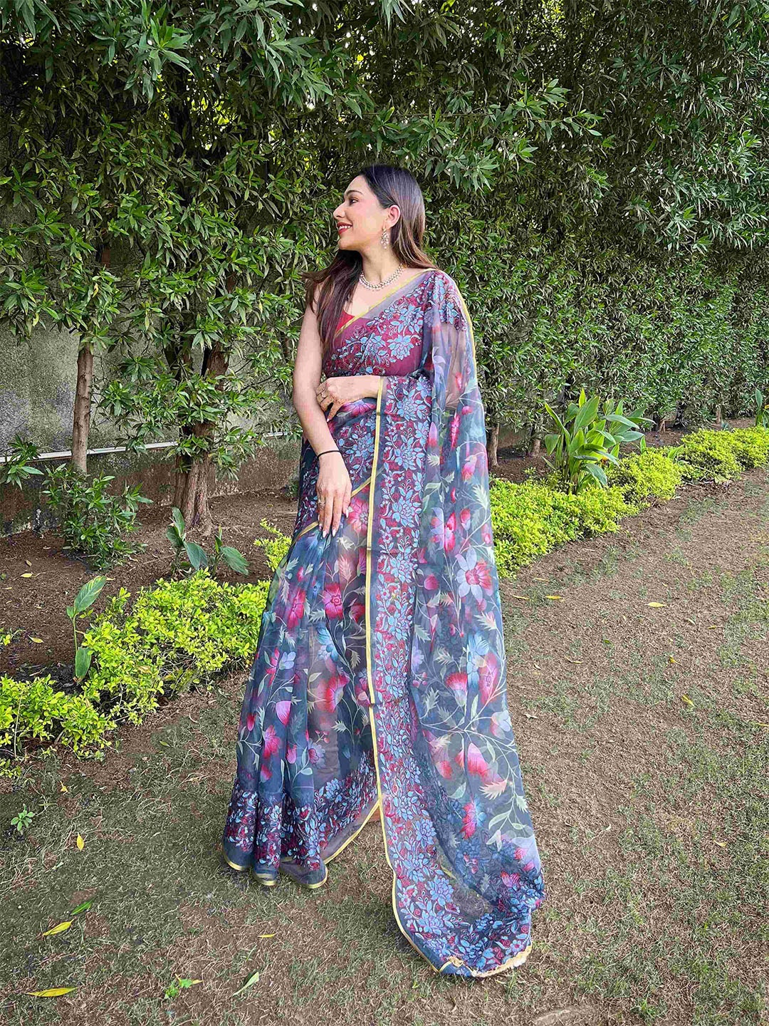 

DEVATITHI Floral Zari Organza Saree, Green