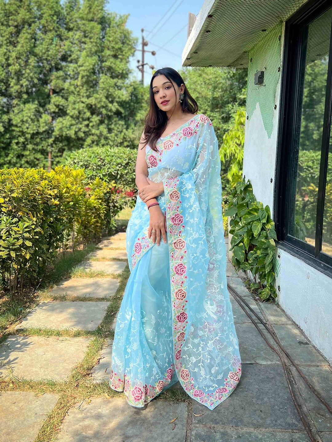 

DEVATITHI Floral Embroidered Organza Saree, Blue