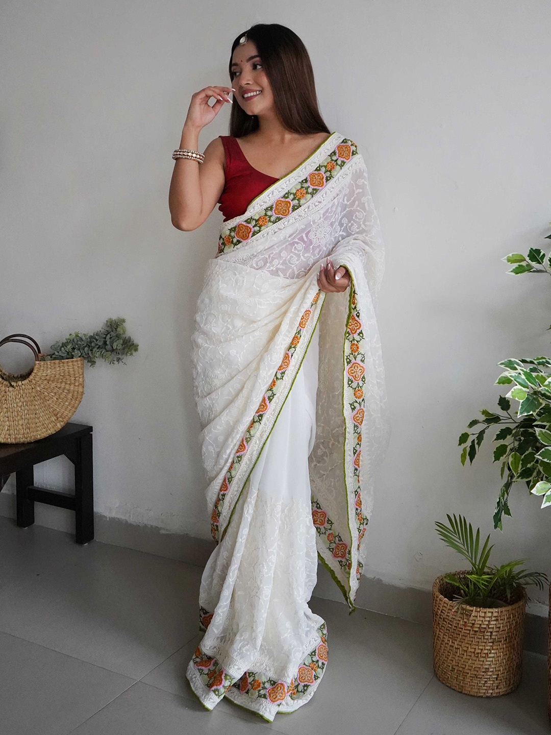 

DEVATITHI Ethnic Motifs Embroidered Poly Georgette Saree, Off white