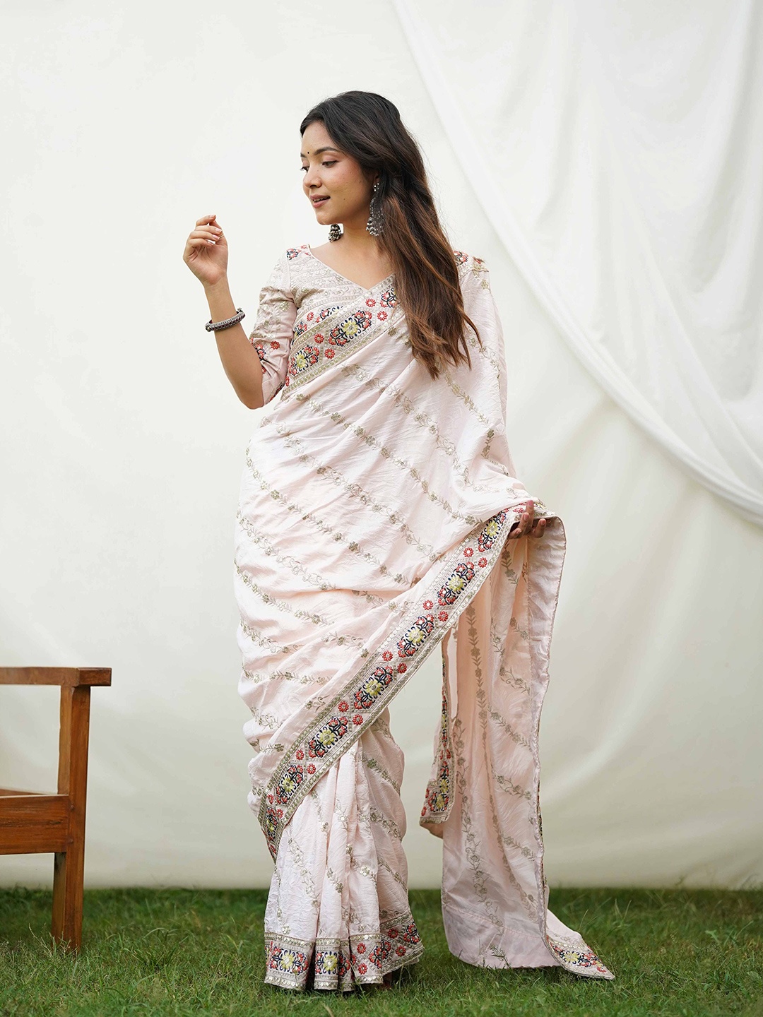

DEVATITHI Floral Embroidered Silk Blend Saree, Cream