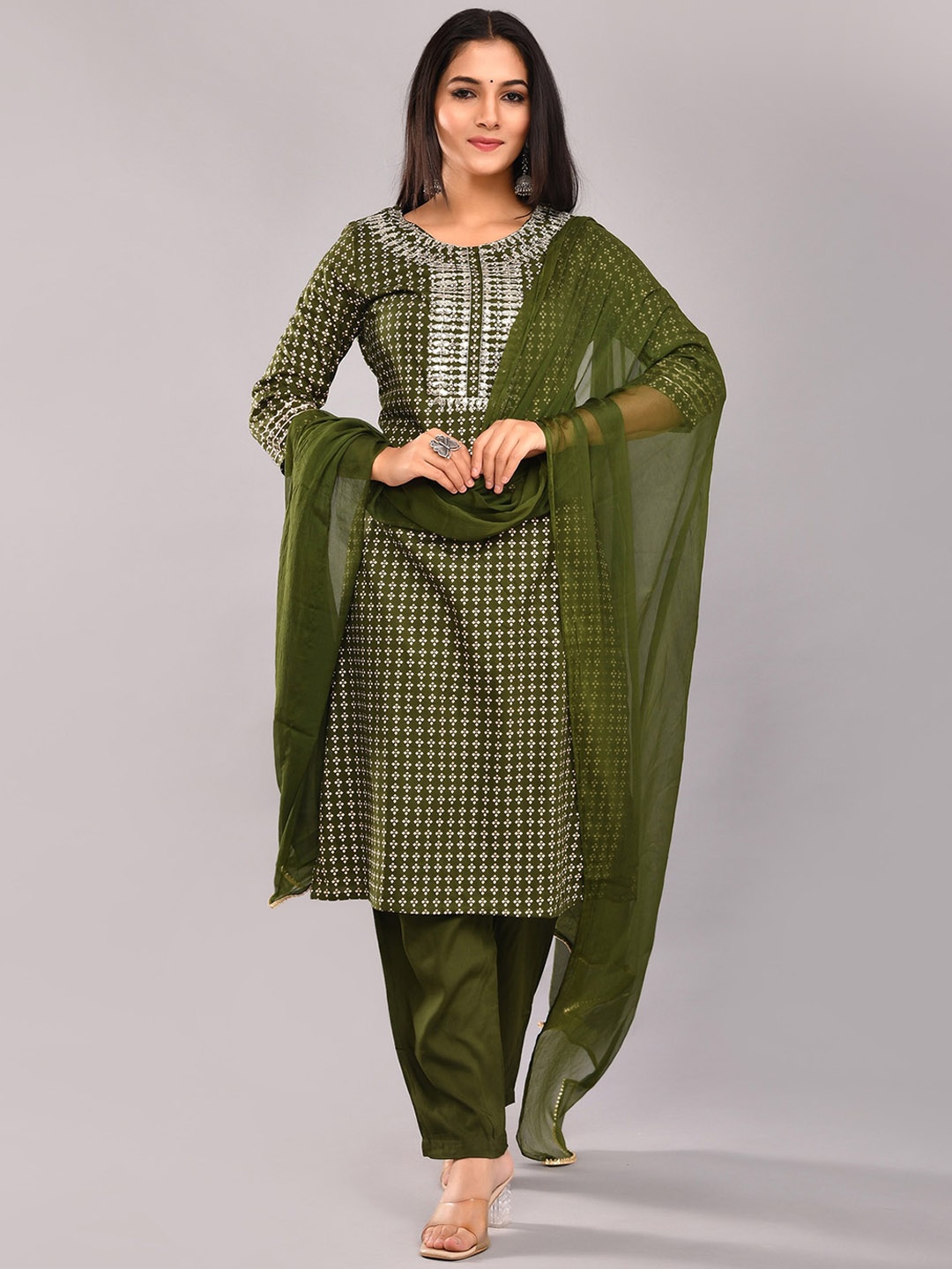

SHOOLIN Ethnic Motifs Embroidered Empire Mirror Work Straight Kurta Set, Green