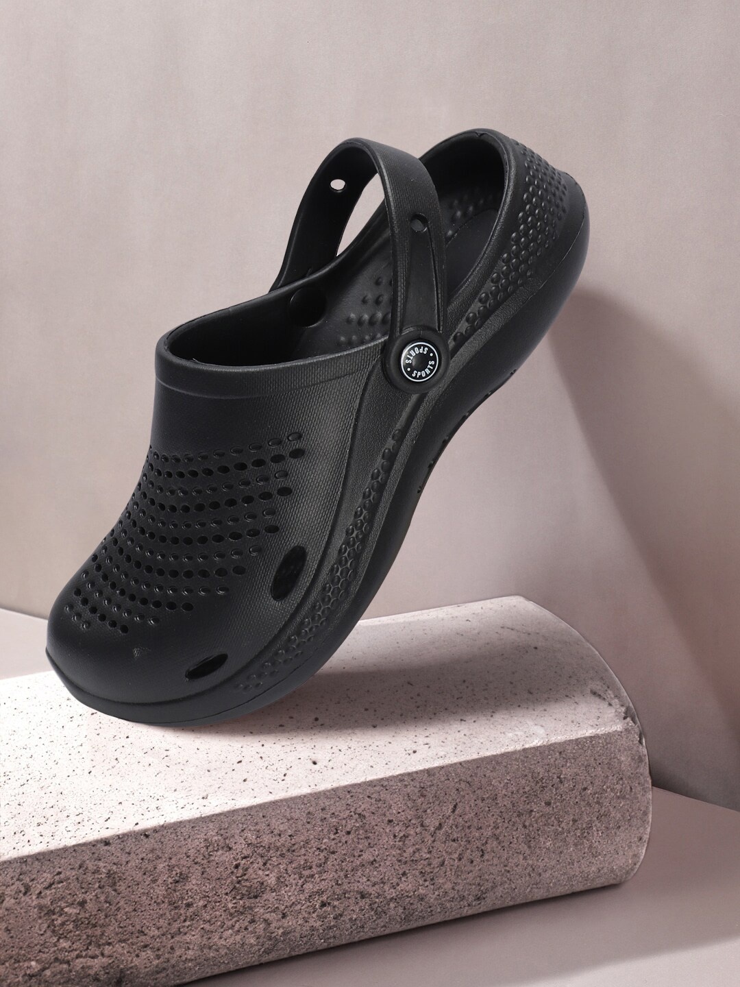 

The Roadster Lifestyle Co. Men Black Textured Clogs
