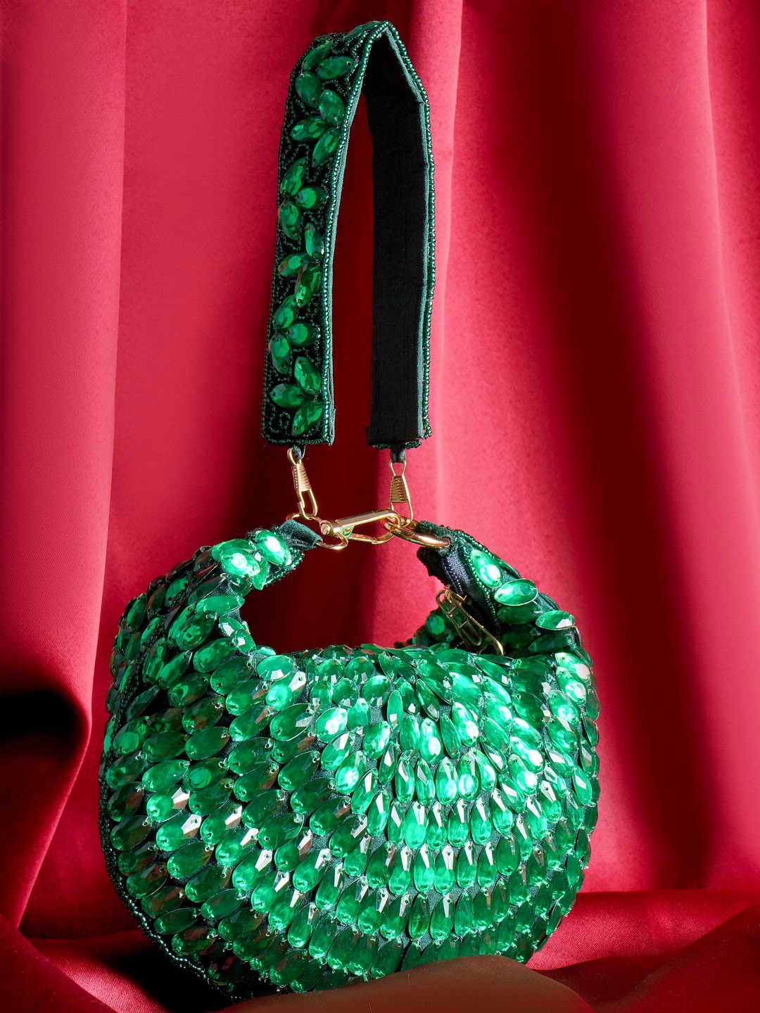 

A Clutch Story Embellished Swagger Handheld Bag, Green
