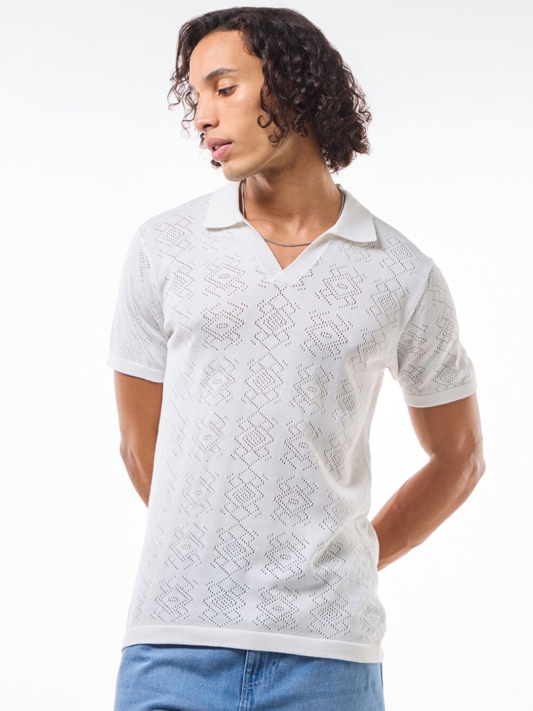 

Bewakoof Men Textured Flatknit Polo T-shirt, White