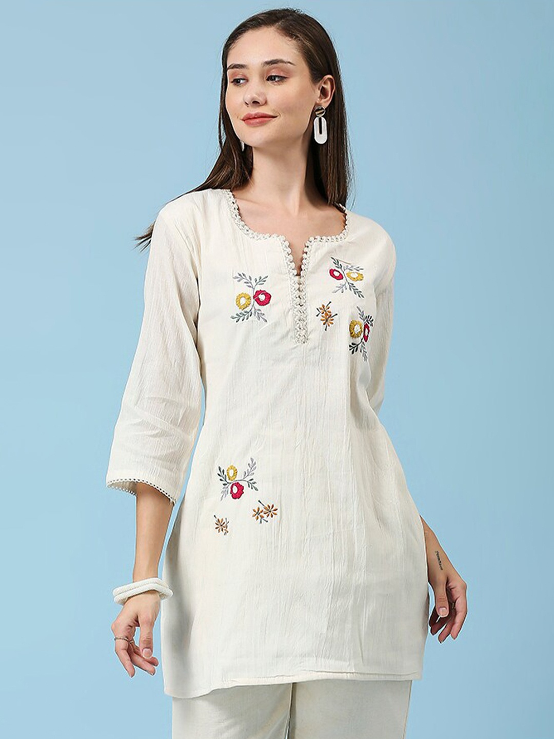 

YOELLA Women Floral Embroidered Round Notched Neck Kurti, Off white