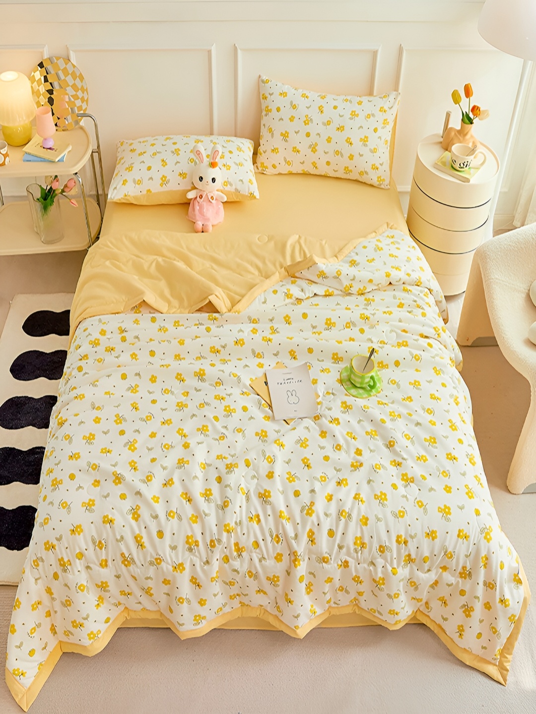 

JC HOME Yellow & White Floral AC Room Double Queen Bedding Set
