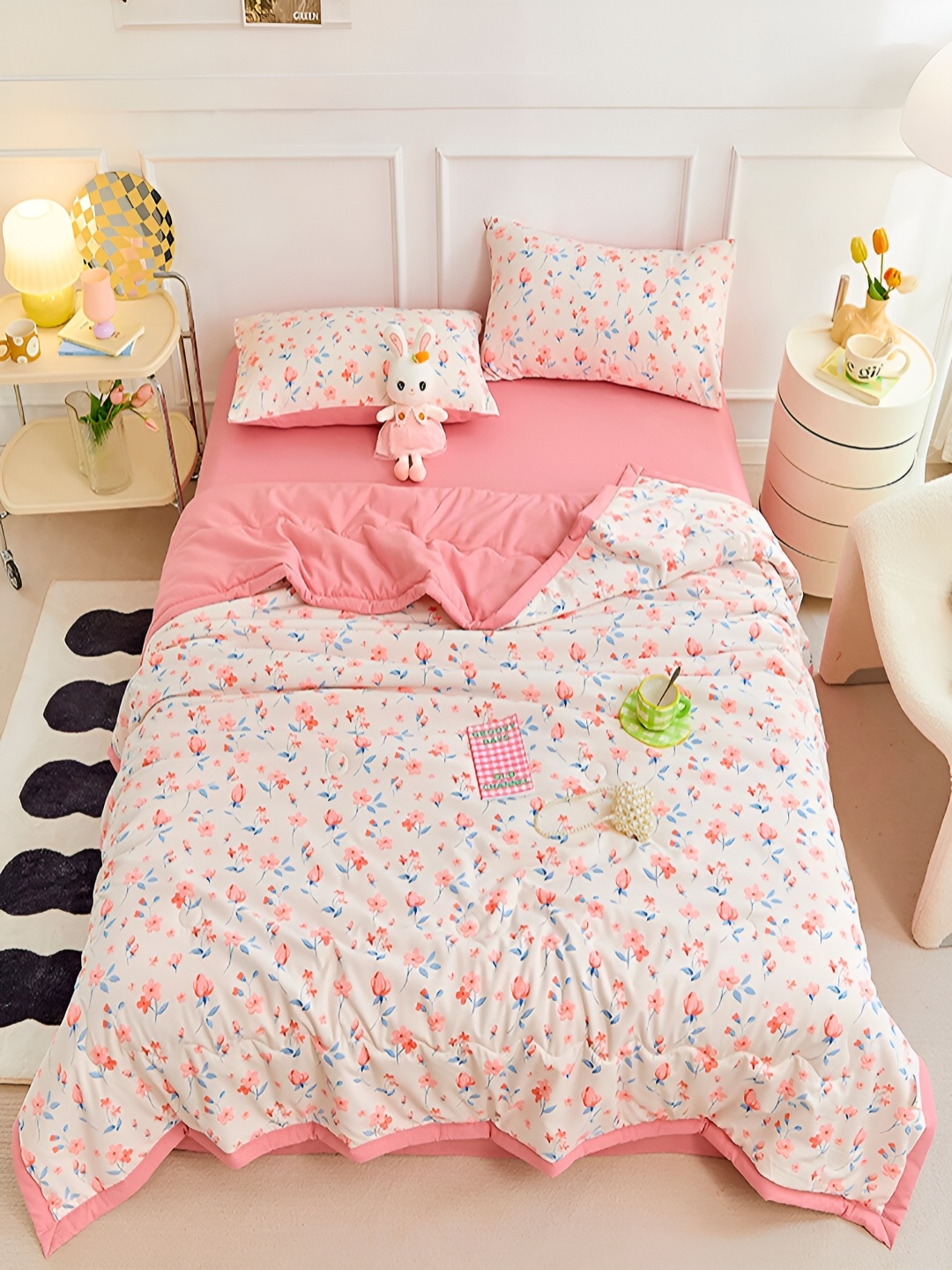 

JC HOME Pink & White 4 Pieces Floral Printed Double Queen Regular Bedding Set