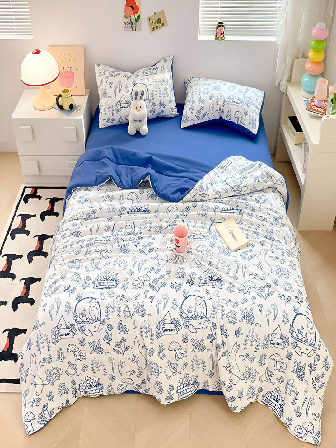 

JC HOME Blue & White 3 Pieces Conversational Printed Single Regular Bedding Set