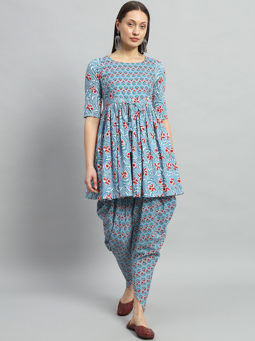 

Gujari Floral Printed Pure Cotton Anarkali Kurti With Dhoti Pants, Blue