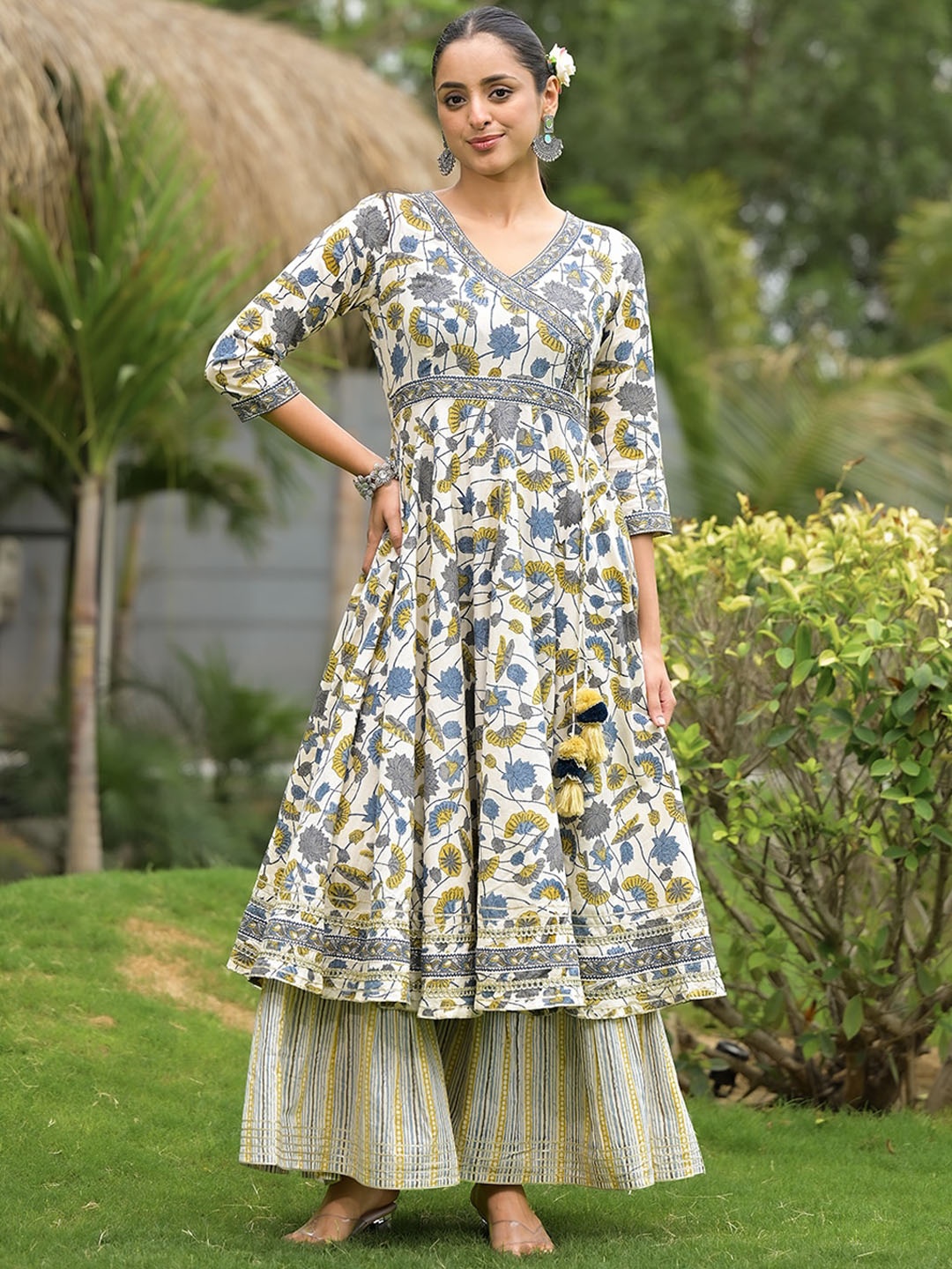 

Divena Floral Printed V-Neck Three-Quarter Sleeves Angrakha Pure Cotton Kurta Set, Off white