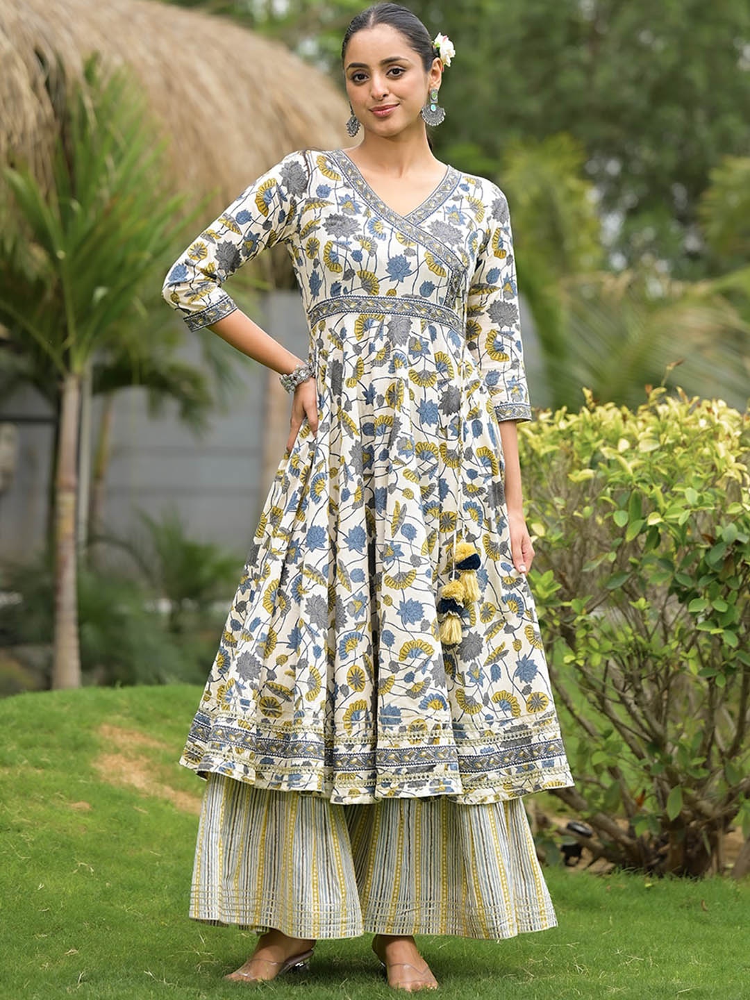 

Divena Floral Printed Round Neck Three-Quarter Sleeves Pure Cotton Kurta with Palazzos, Off white