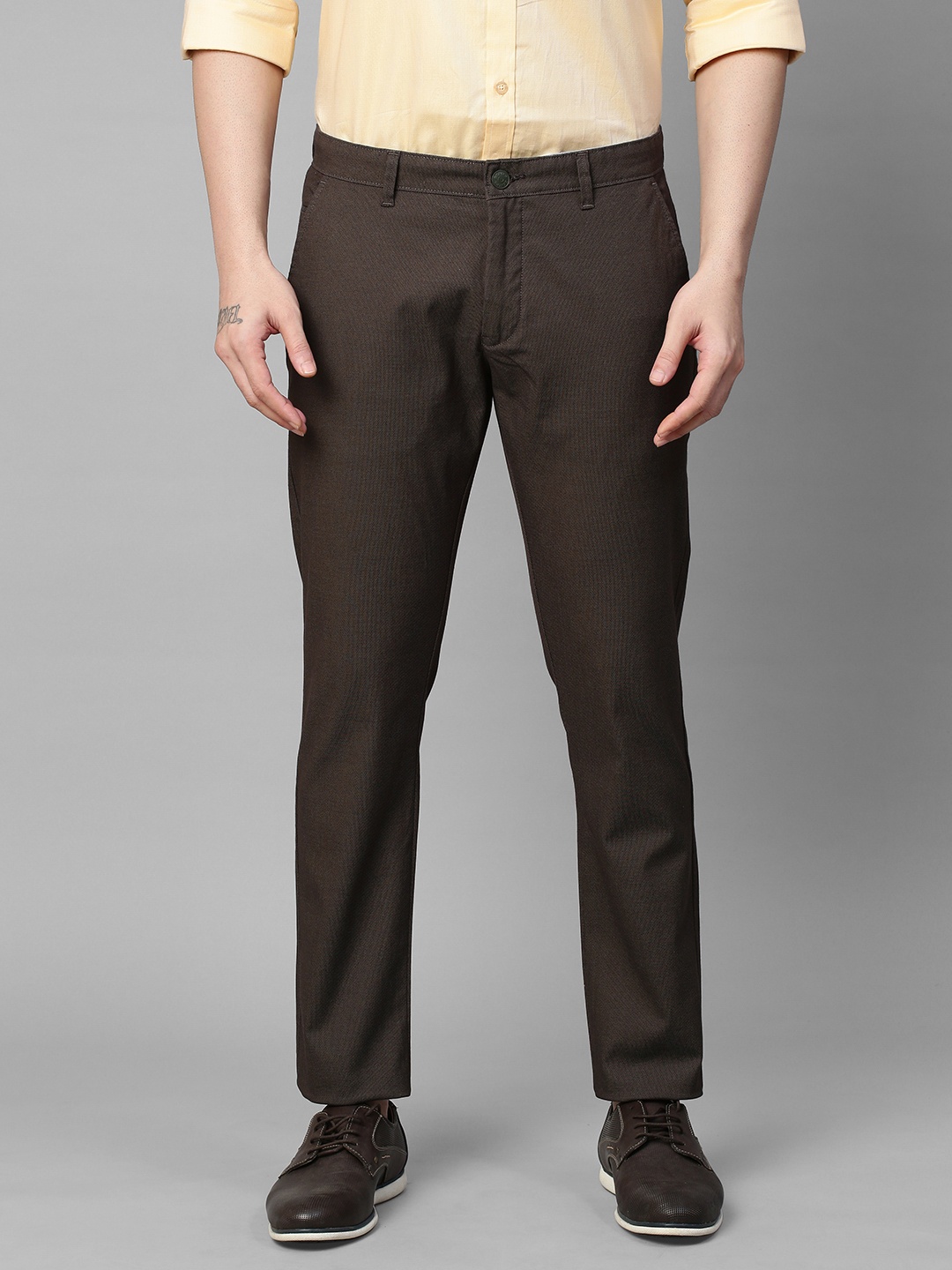 

GENIPS Men Cotton Stretchable Textured Slim Fit Trousers, Brown