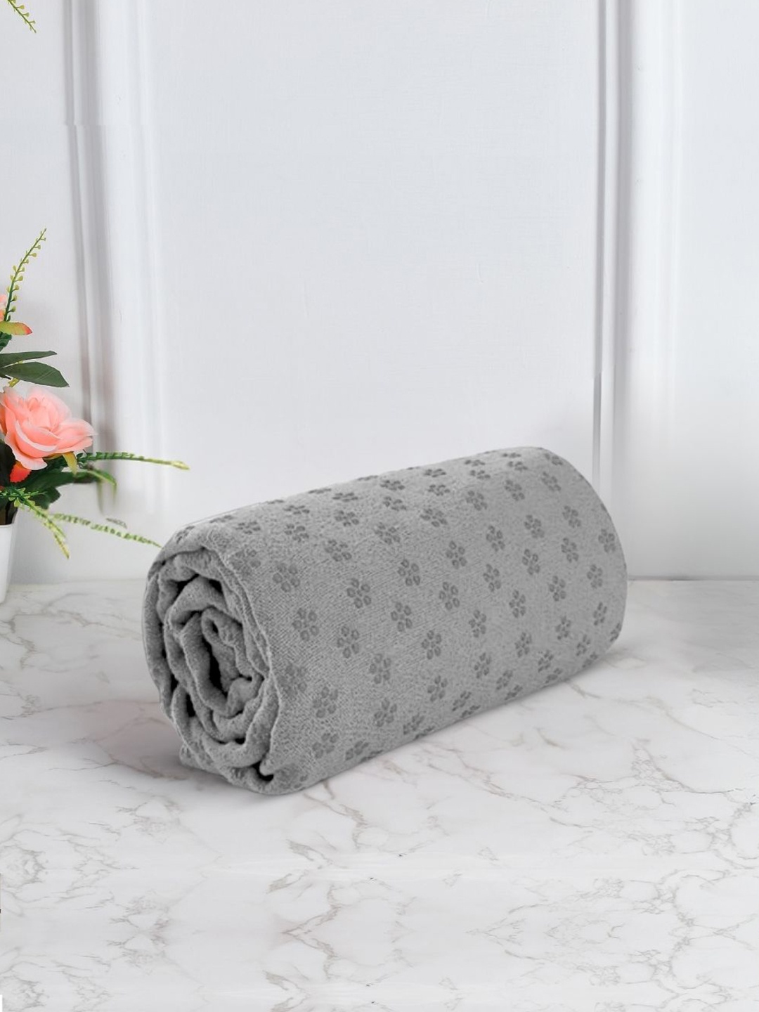 

Black gold Grey Floral Printed Microfiber 450 GSM Yoga Mat Towel