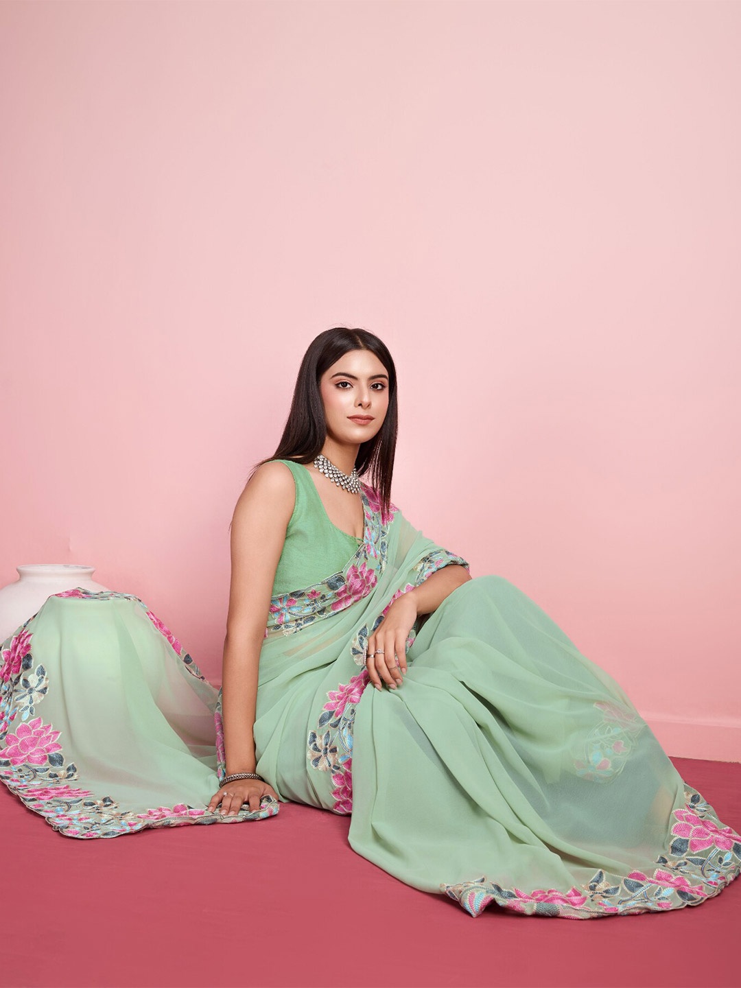 

VAIRAGEE Embroidered Poly Georgette Saree, Olive