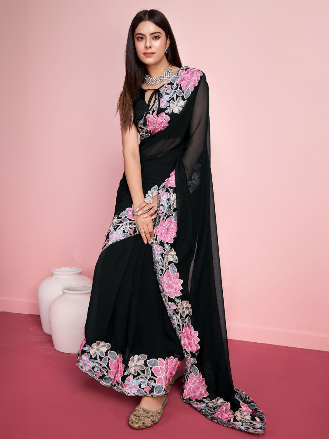

VAIRAGEE Embroidered Poly Georgette Saree, Black