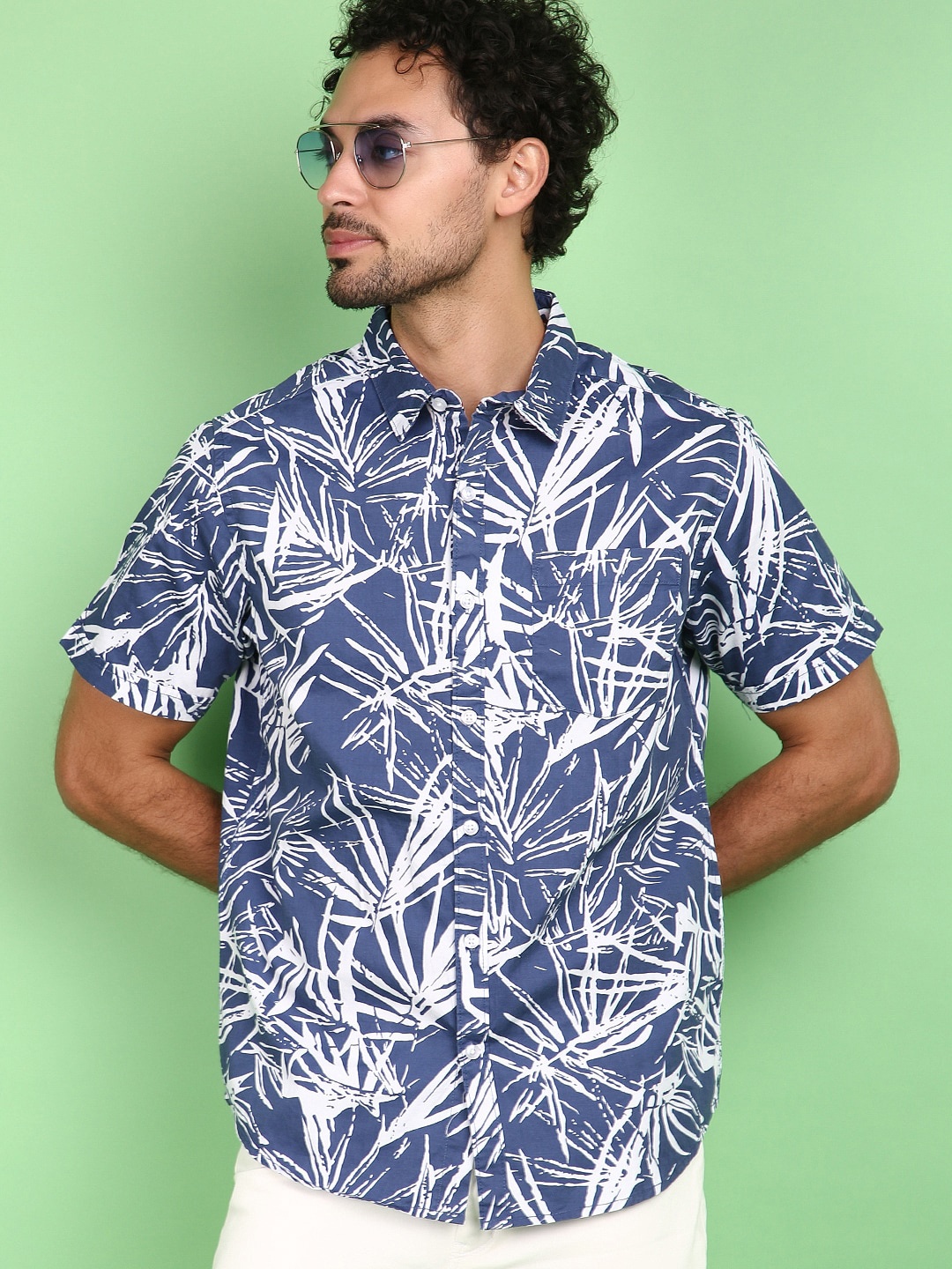 

V-Mart Slim Fit Floral Printed Spread Collar Twill Weave Casual Shirt, Blue