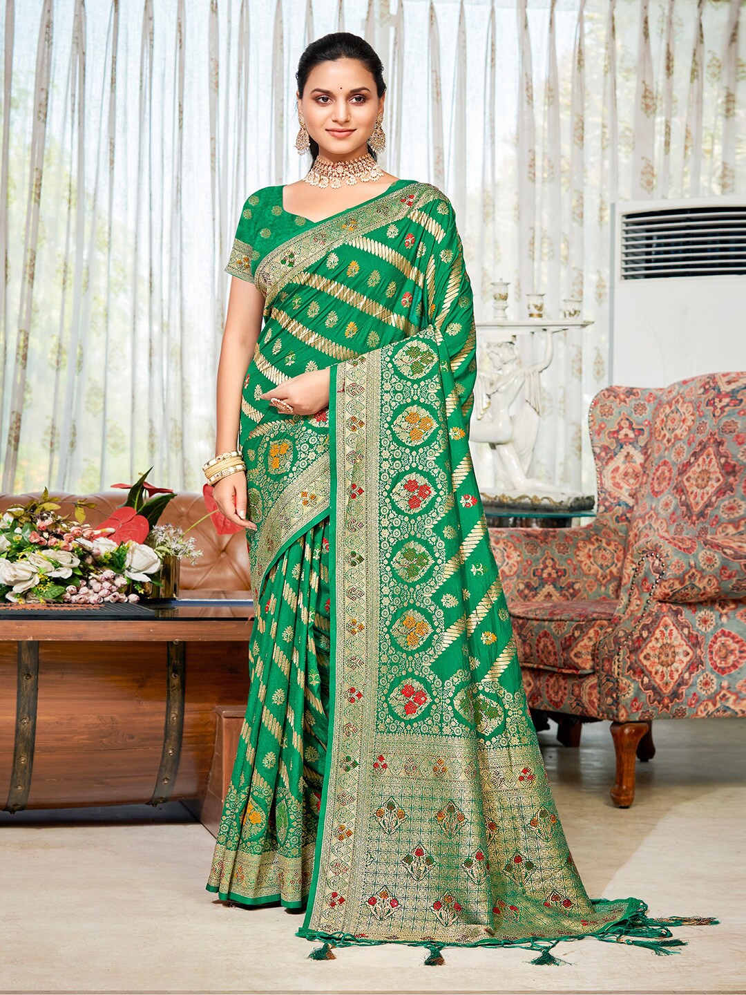 

SANGAM PRINTS Woven Design Zari Silk Blend Tussar Saree, Green