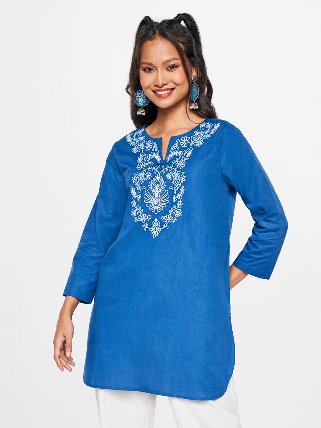 

Global Desi Women Floral Embroidered Round Notched Neck Kurti, Blue