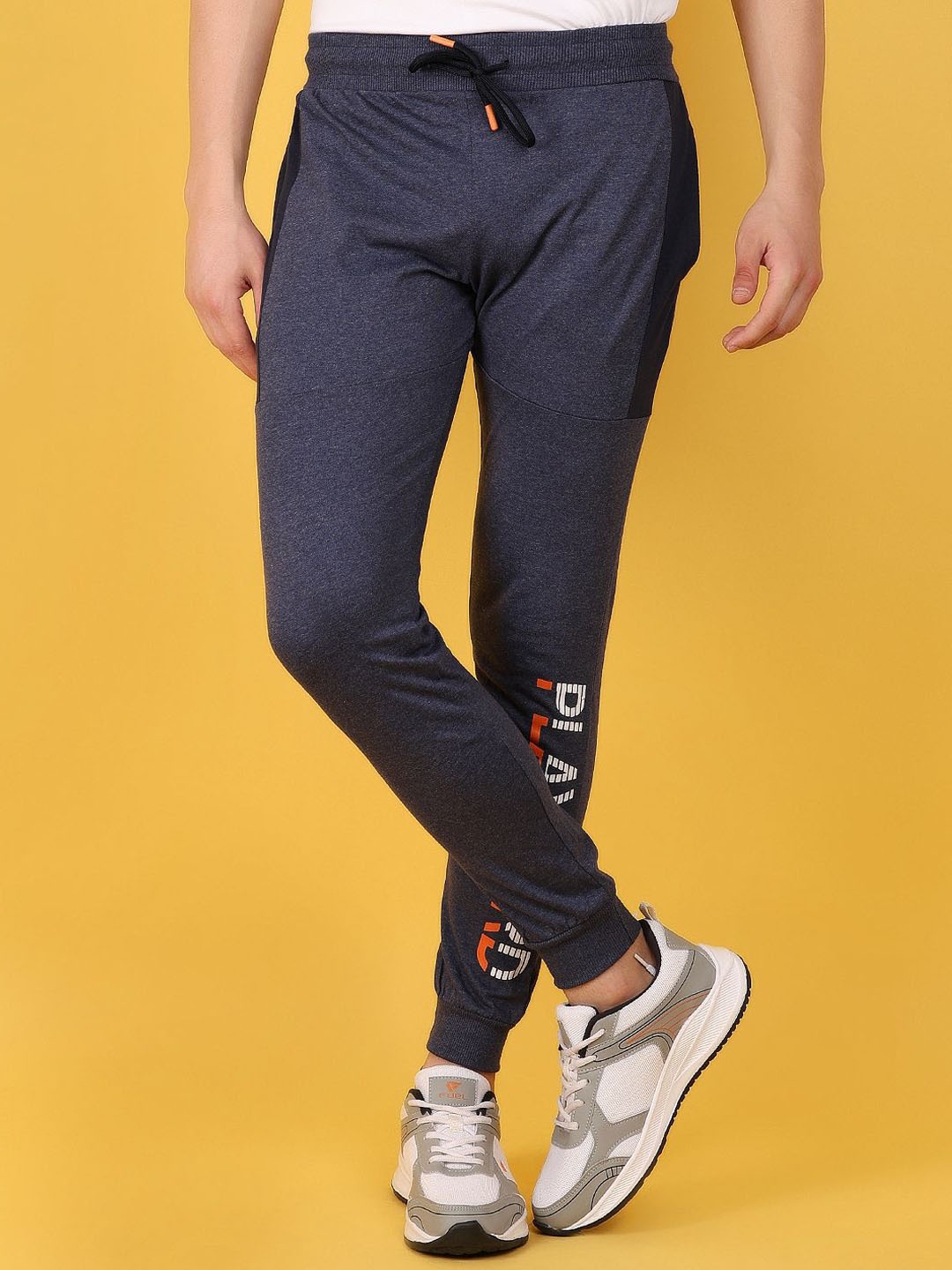 

V-Mart Men Regular Fit Side Pockets Joggers, Grey