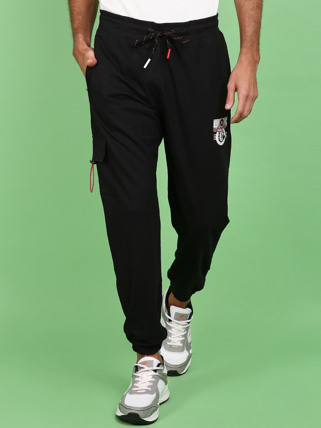 

V-Mart Men Mid Rise Joggers, Black