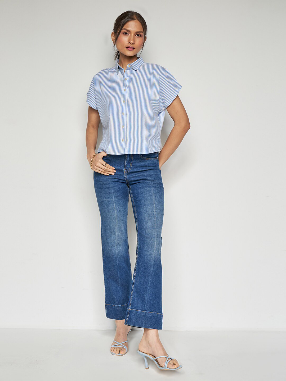 

AND Vertical Striped Spread Collar Shirt, Blue