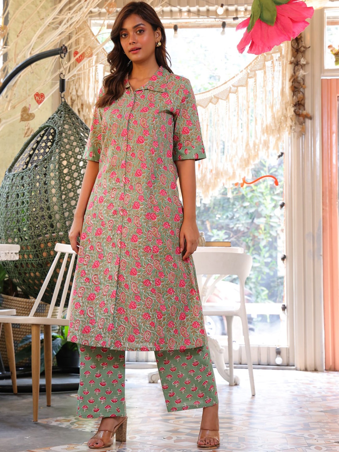 

AKS Ethnic Motifs Printed Shirt Collar Short Sleeves Pure Cotton Kurta Set, Green