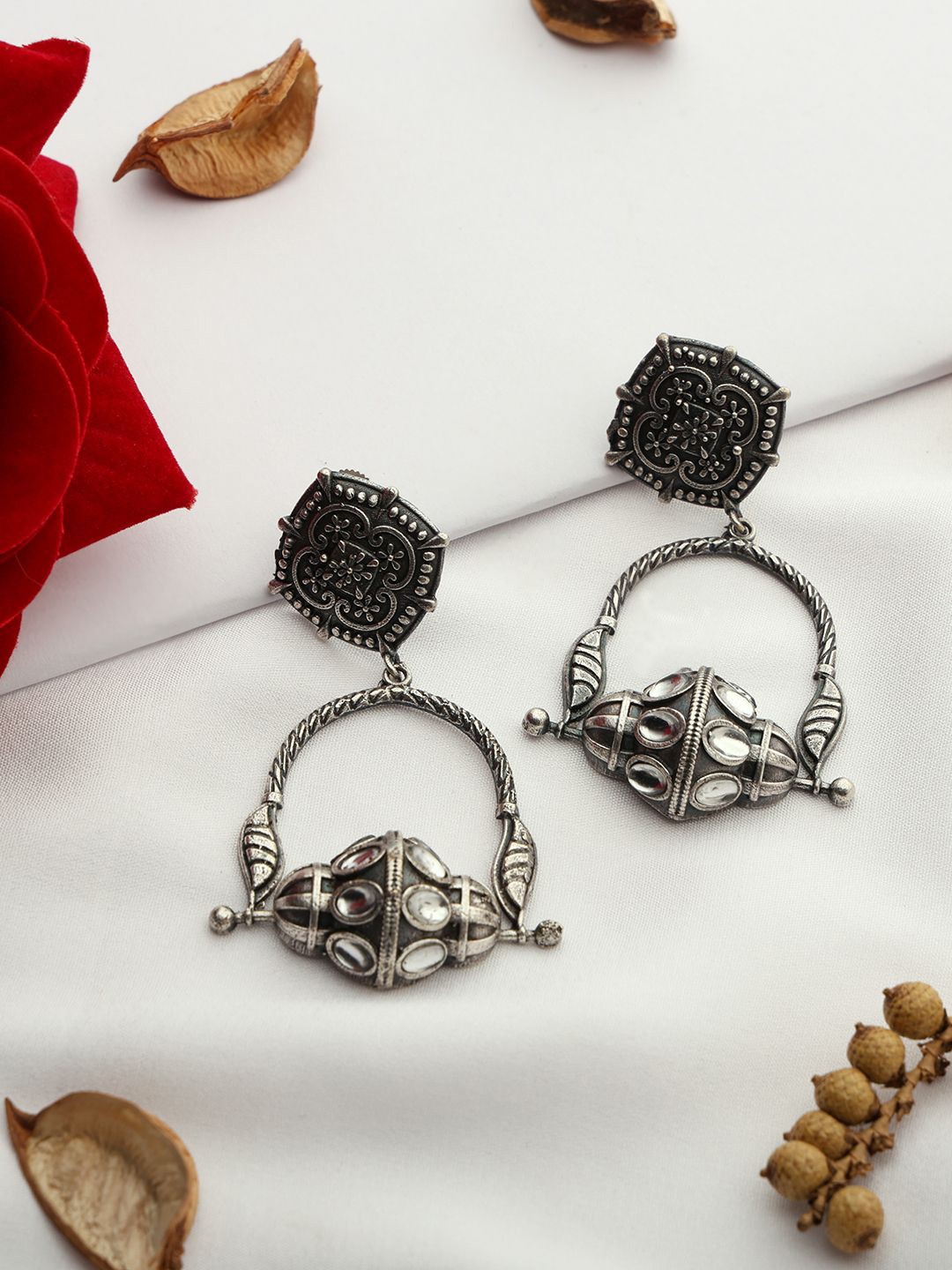 

VENI 92.5 Silver Plated Contemporary Oxidised Drop Earrings