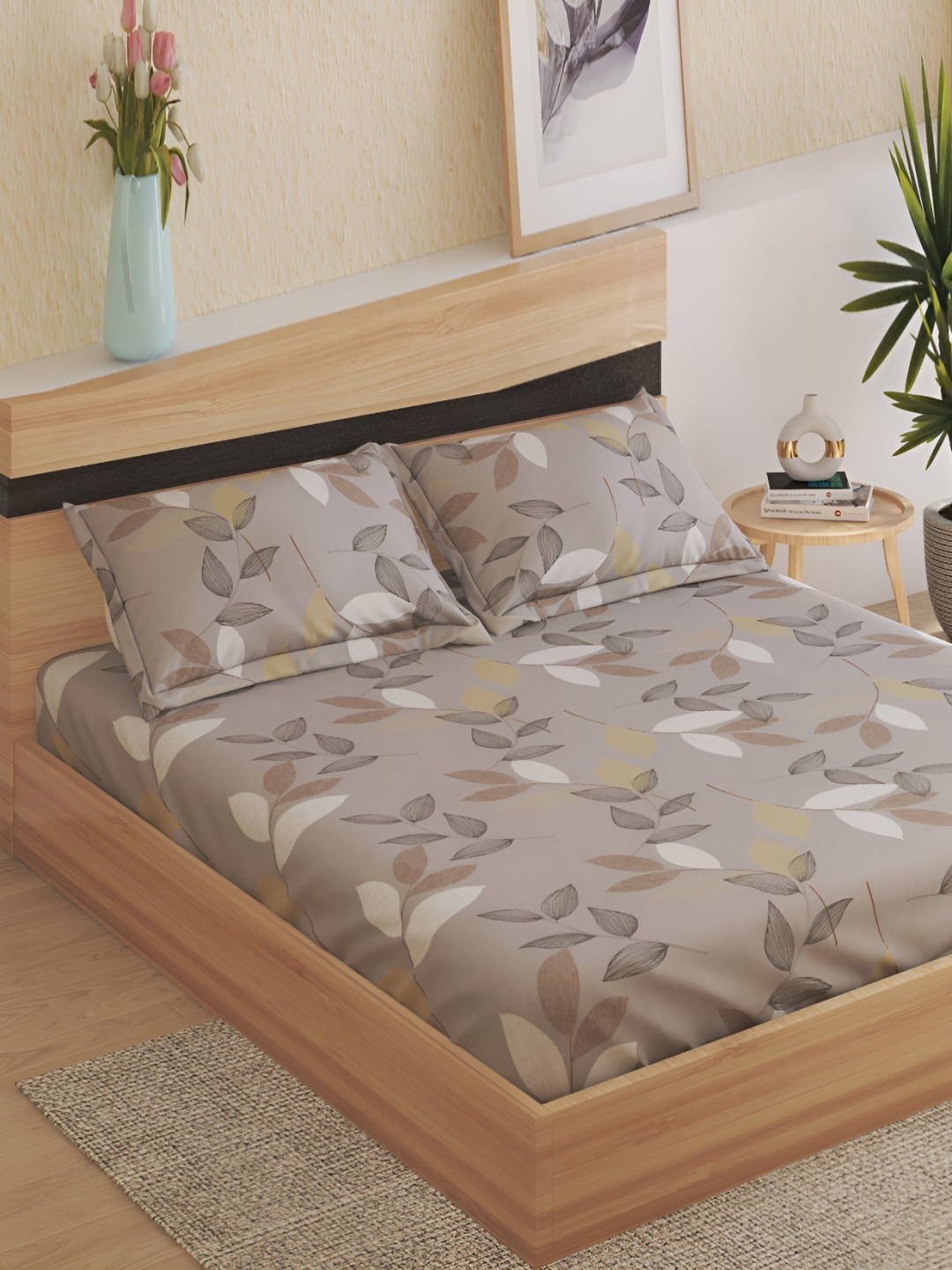 

Home Centre Grey & White Floral 220 TC Queen Bedsheet with 2 Pillow Covers